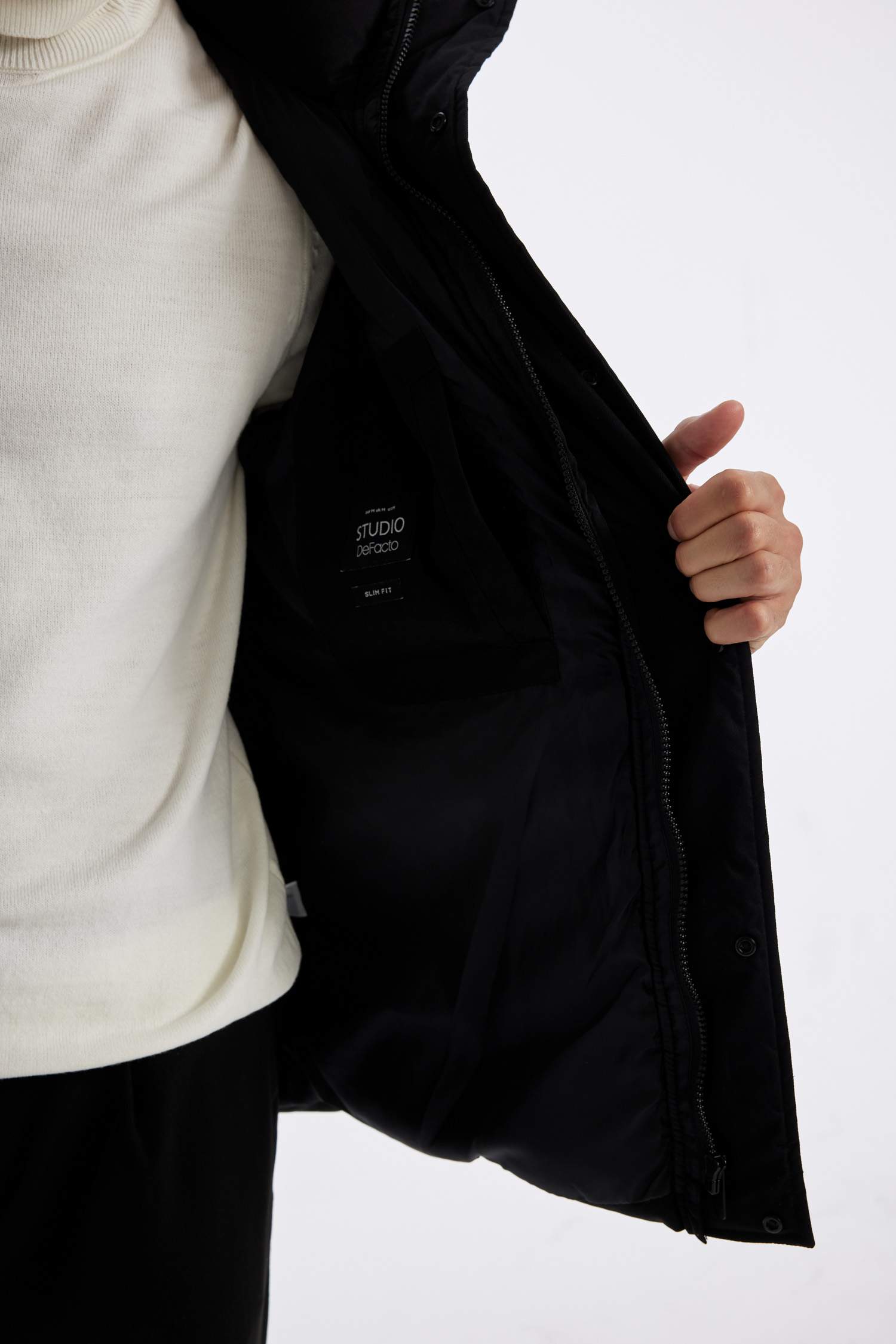 جاكيت سليم فيت بغطاء للرأس