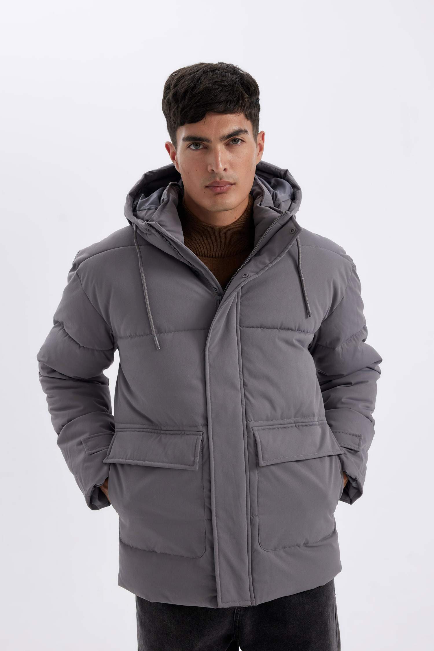 Slim Fit Dar Kesim Astarlı Kapüşonlu Fermuarlı Çift Cepli Kışlık Şişme Mont