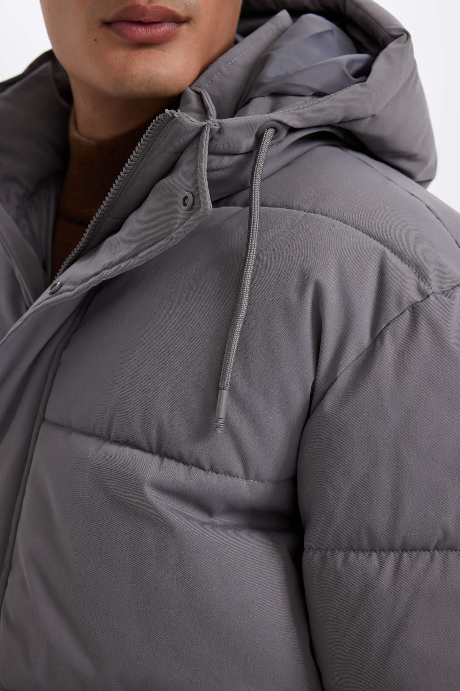 Slim Fit Dar Kesim Astarlı Kapüşonlu Fermuarlı Çift Cepli Kışlık Şişme Mont