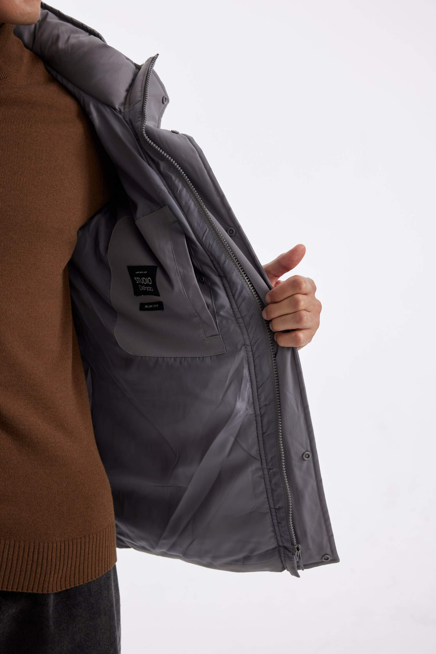 Slim Fit Dar Kesim Astarlı Kapüşonlu Fermuarlı Çift Cepli Kışlık Şişme Mont