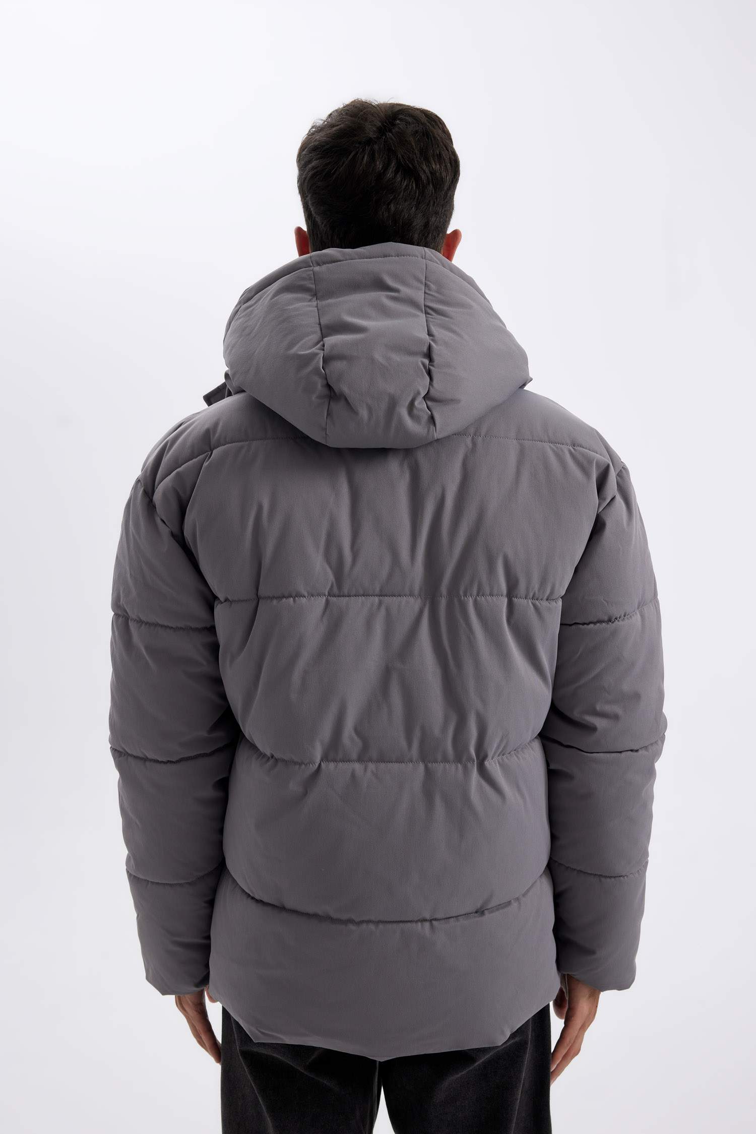 Slim Fit Dar Kesim Astarlı Kapüşonlu Fermuarlı Çift Cepli Kışlık Şişme Mont