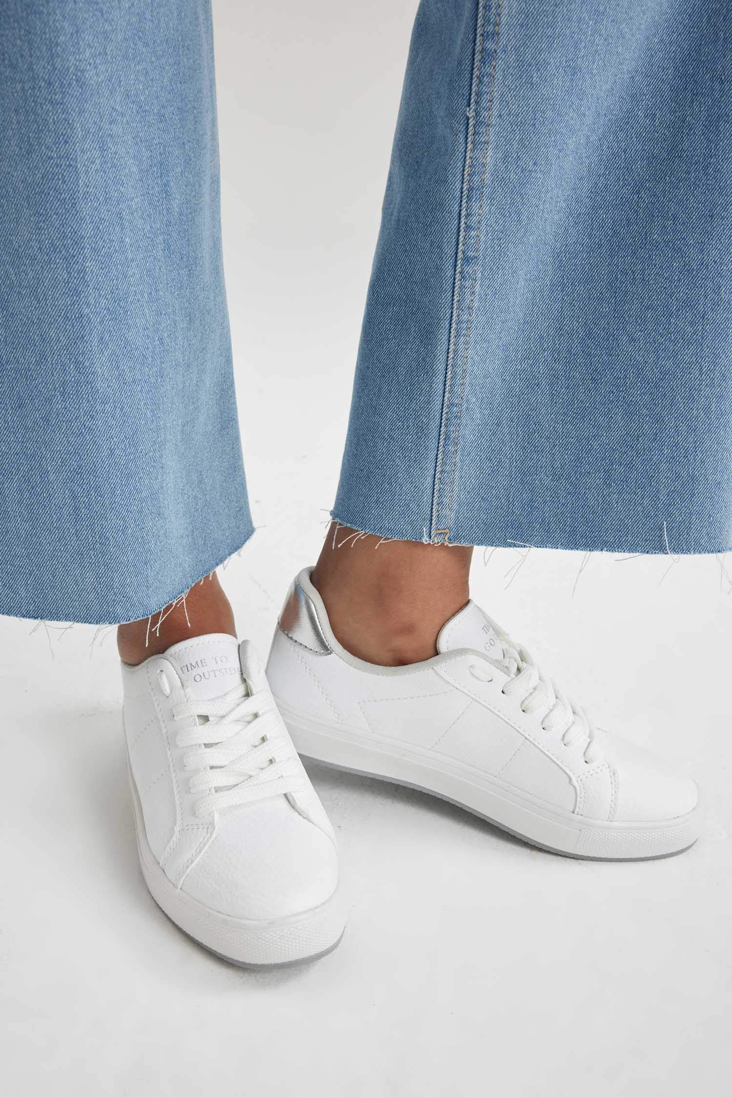 Women Flat Sole Lace-up Faux Leather Sneaker