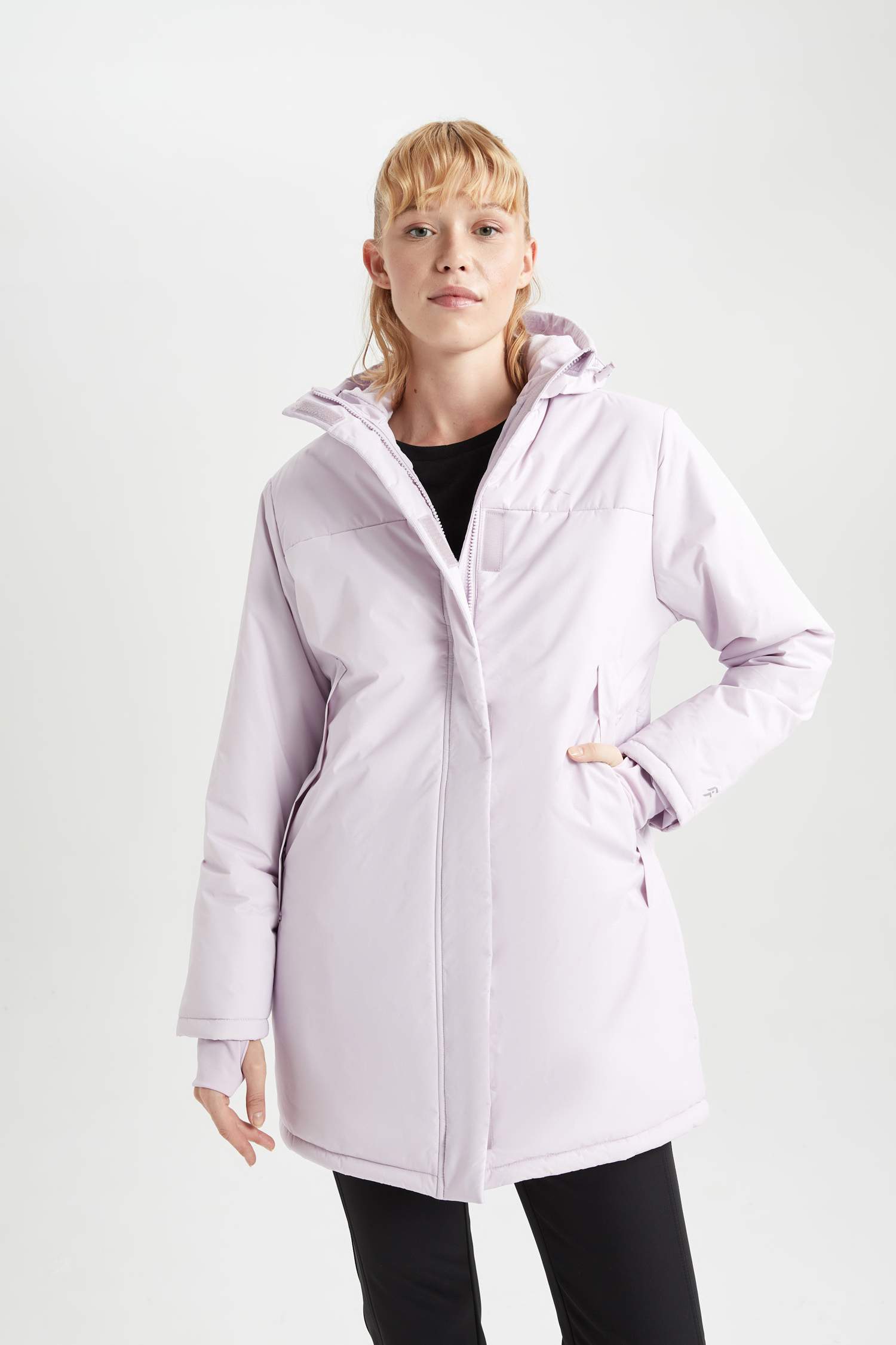 جاكيت طويل سليم فيت بغطاء للرأس مقاوم للماء من DeFactoFit