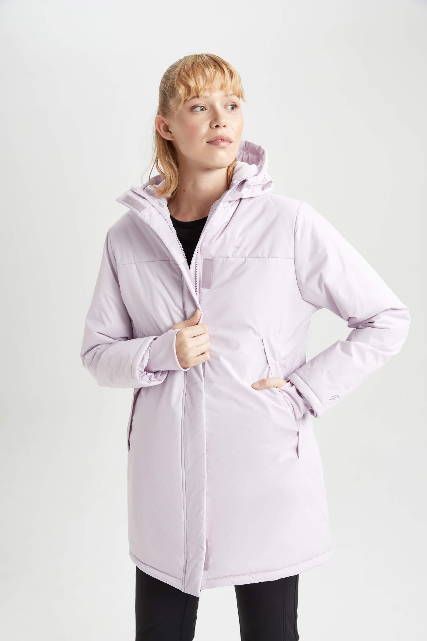 جاكيت طويل سليم فيت بغطاء للرأس مقاوم للماء من DeFactoFit