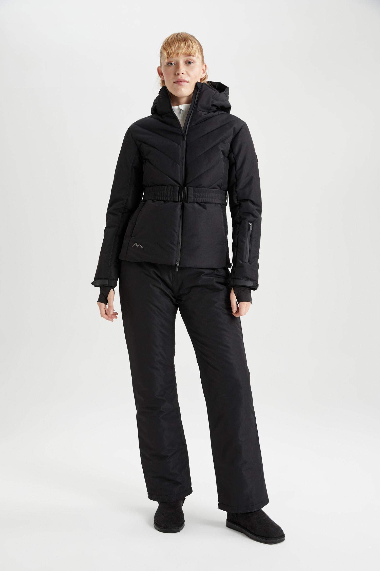 جاكيت ثلج سليم فيت بكابيشون ببطانة صوفية من DeFactoFit