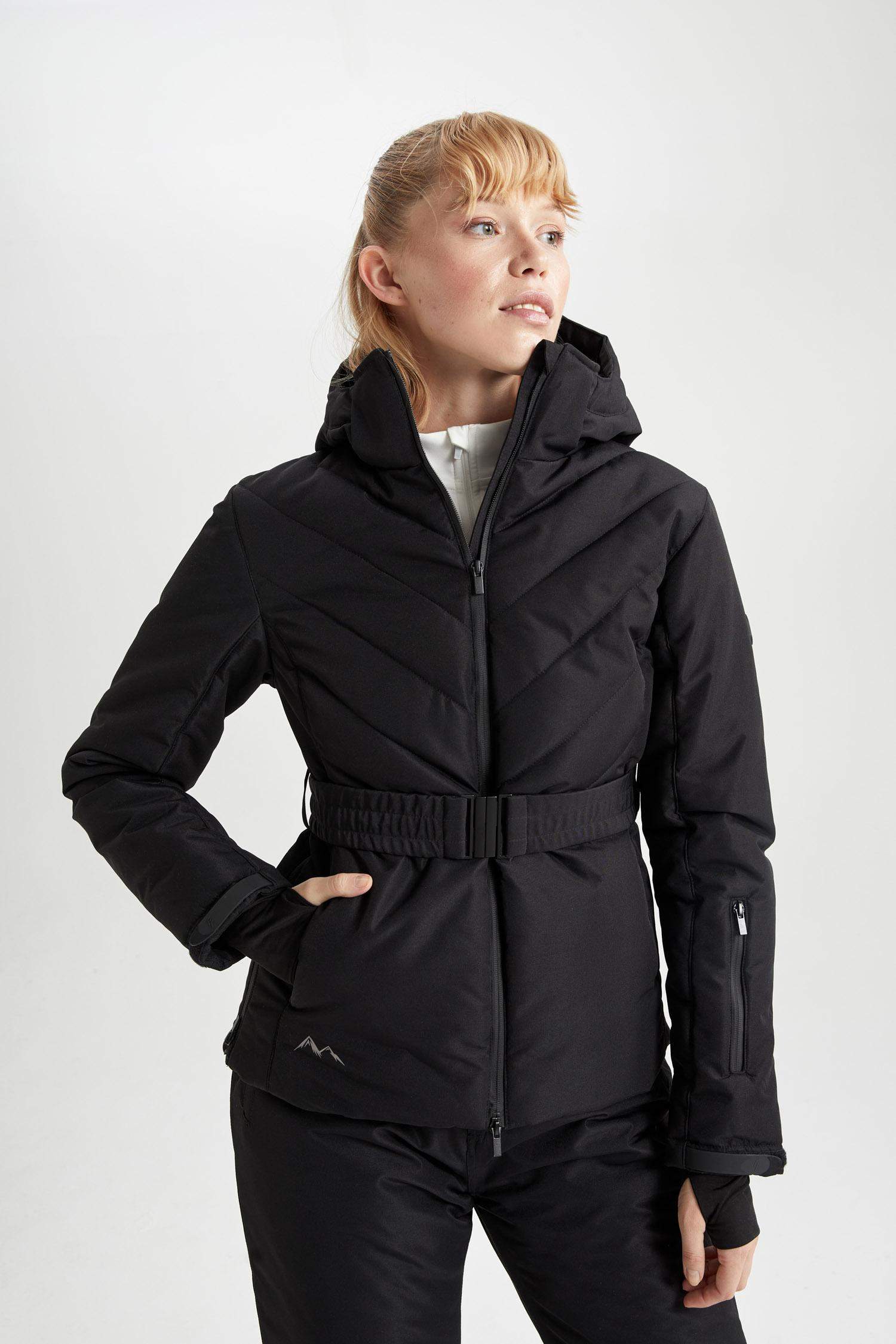 جاكيت ثلج سليم فيت بكابيشون ببطانة صوفية من DeFactoFit