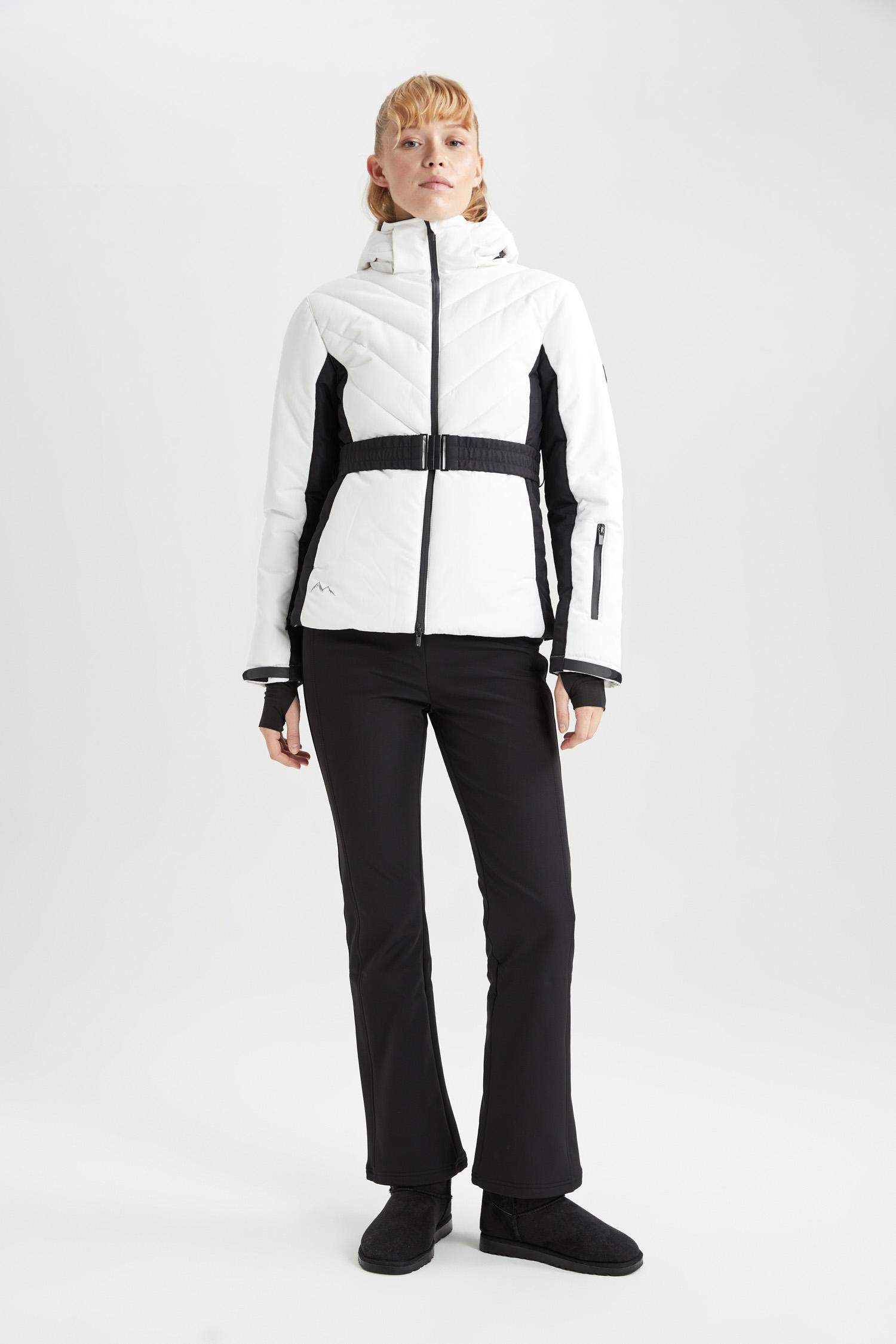 جاكيت ثلج سليم فيت بكابيشون ببطانة صوفية من DeFactoFit