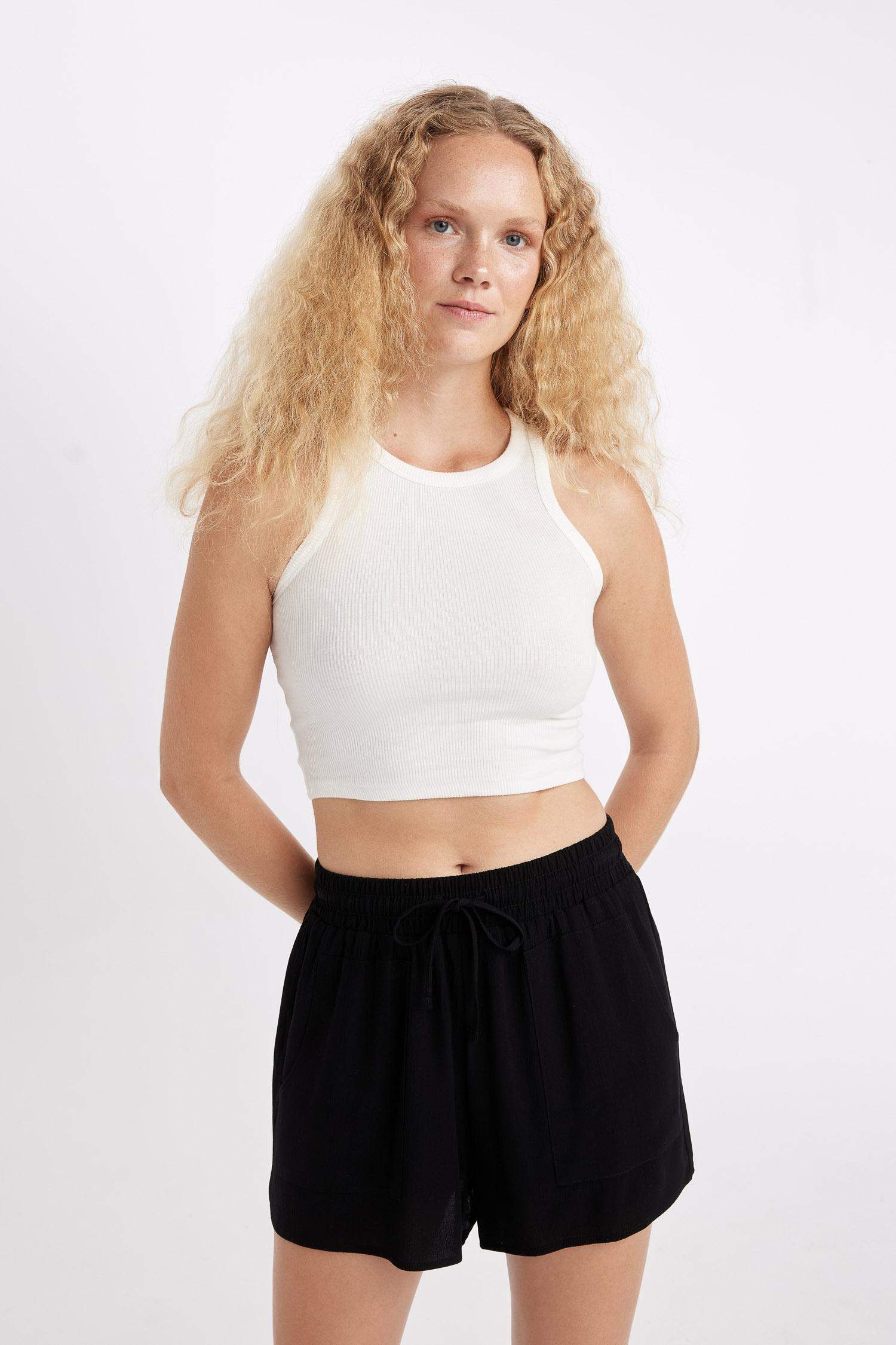 Regular Fit Normal Bel Düz Paça Krinkıl Viskon Şort