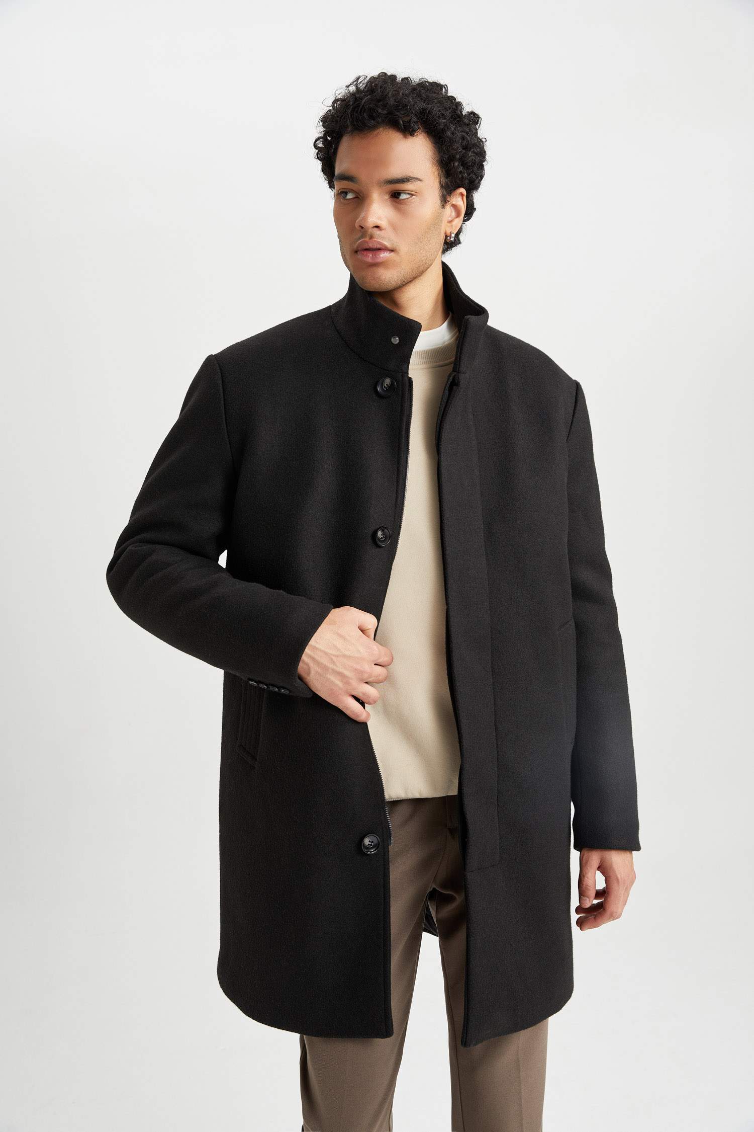 Erkek Siyah Regular Fit Dik Yaka Düğmeli Cepli Kaşe Kaban Parka