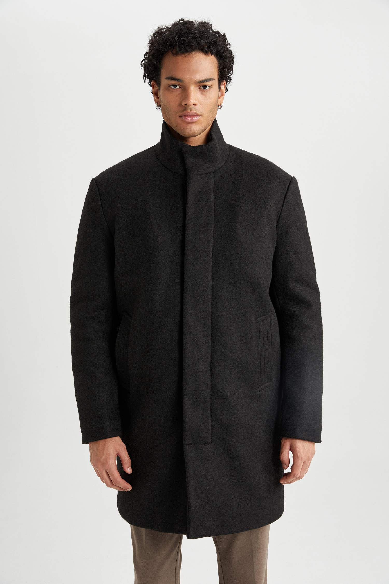 Erkek Siyah Regular Fit Dik Yaka Düğmeli Cepli Kaşe Kaban Parka