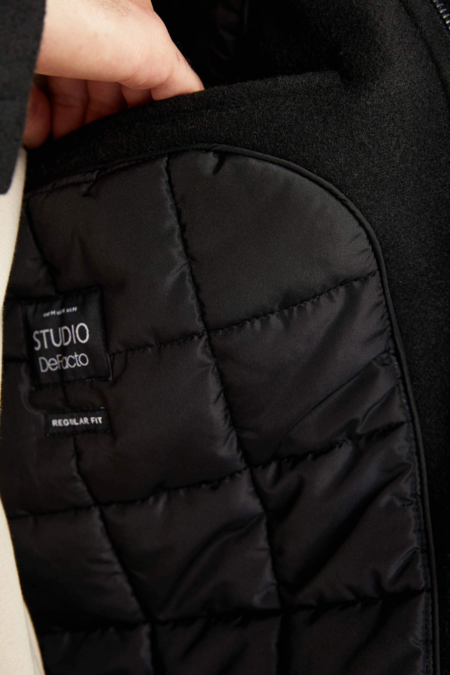 Erkek Siyah Regular Fit Dik Yaka Düğmeli Cepli Kaşe Kaban Parka