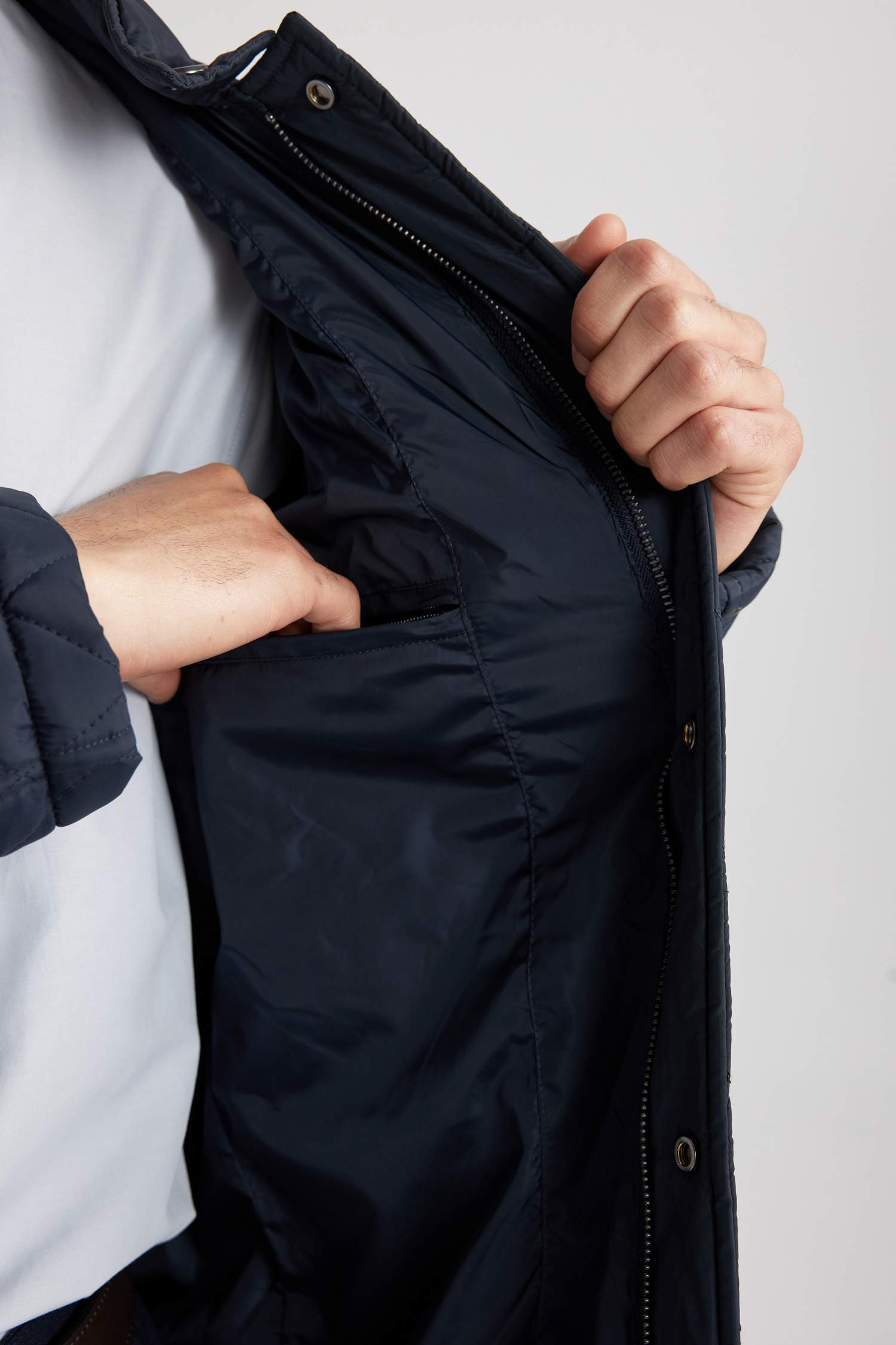 Куртка приталеного крою для чоловіків