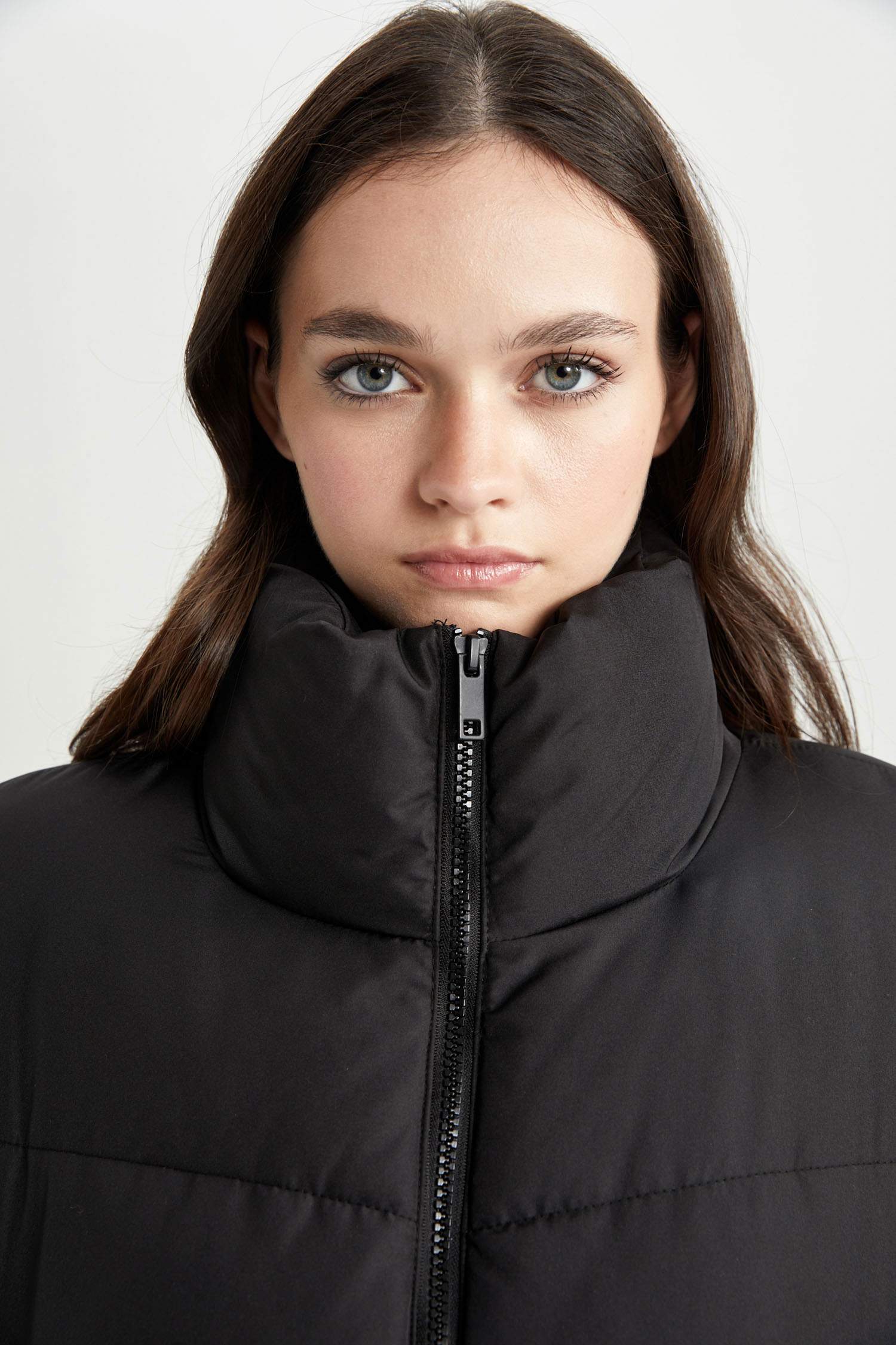 Su İtici Şişme Mont Oversize Geniş Kalıp Dik Yaka Fermuarlı Cepli Kapitoneli