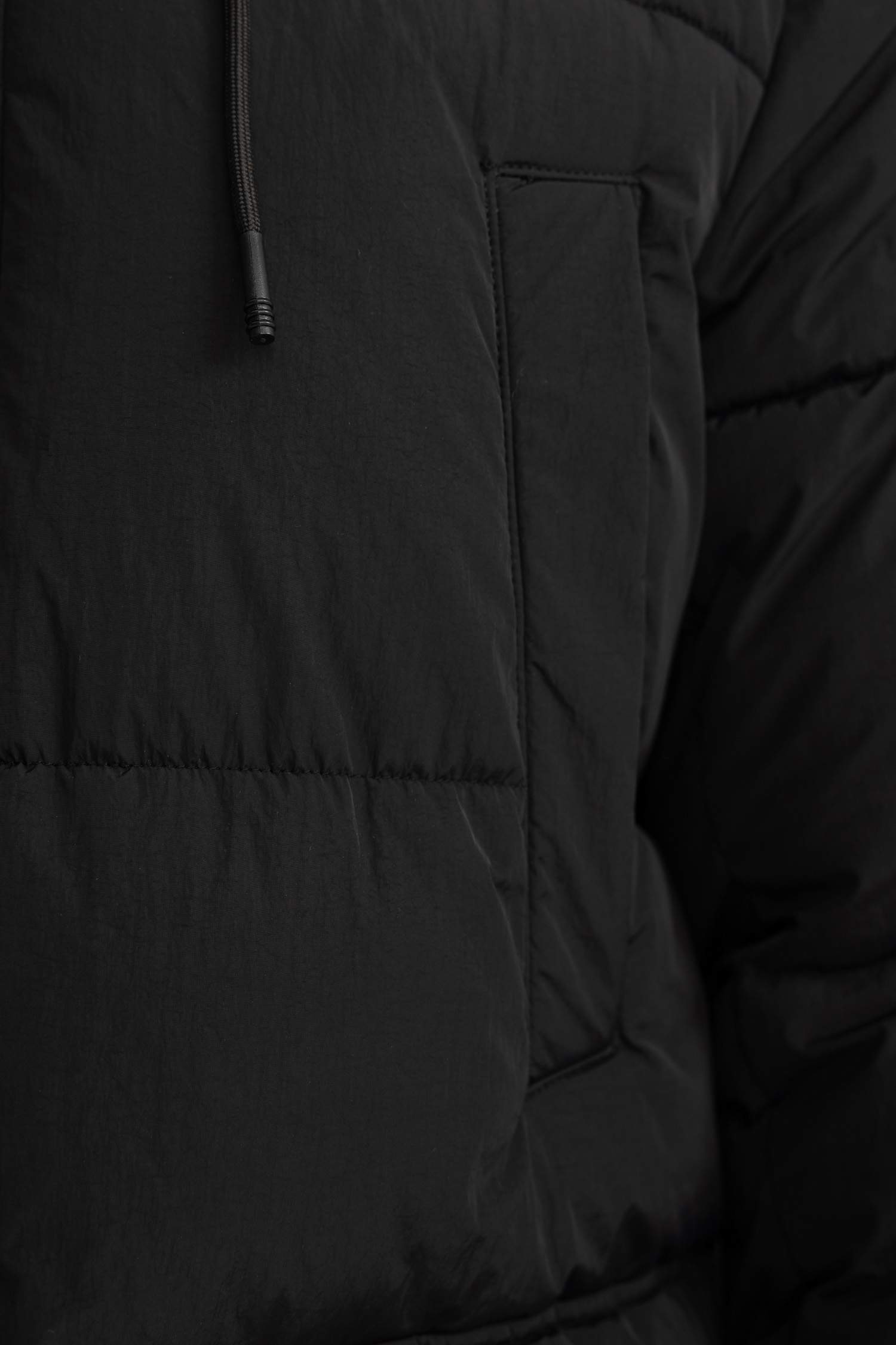 جاكيت بامب طويل قصة عادية بكابيشون وتر برووف