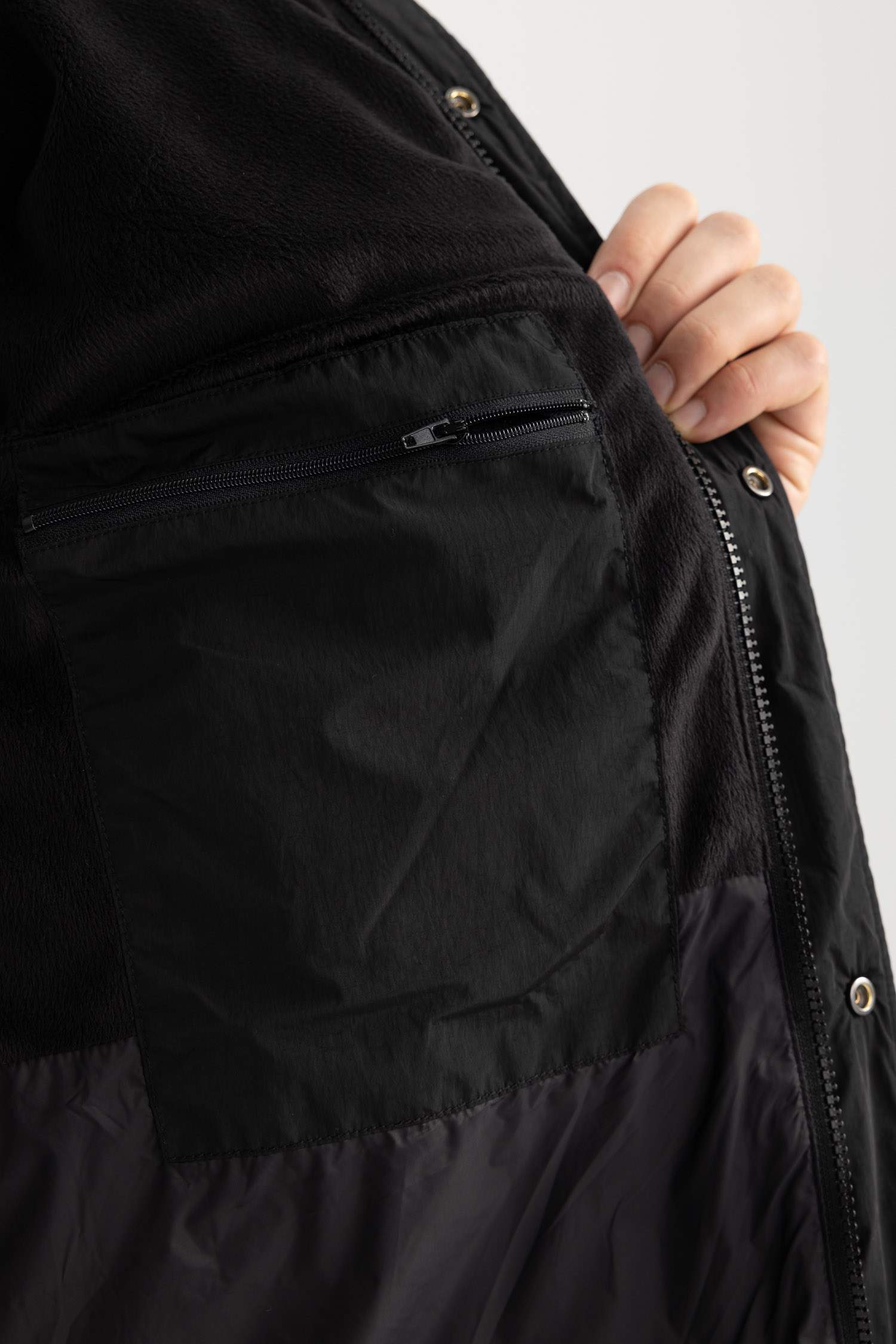 جاكيت بامب طويل قصة عادية بكابيشون وتر برووف