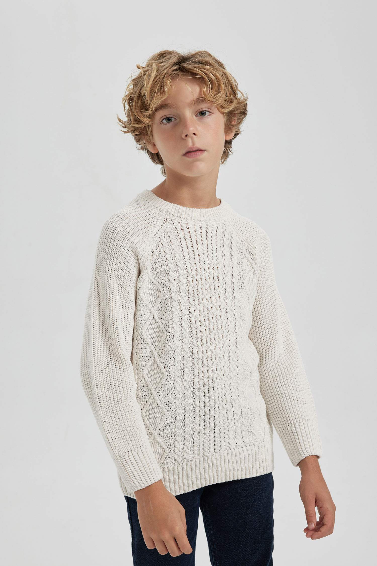 بلوفر تريكو اولادي قصة عادية برقبة مستديرة