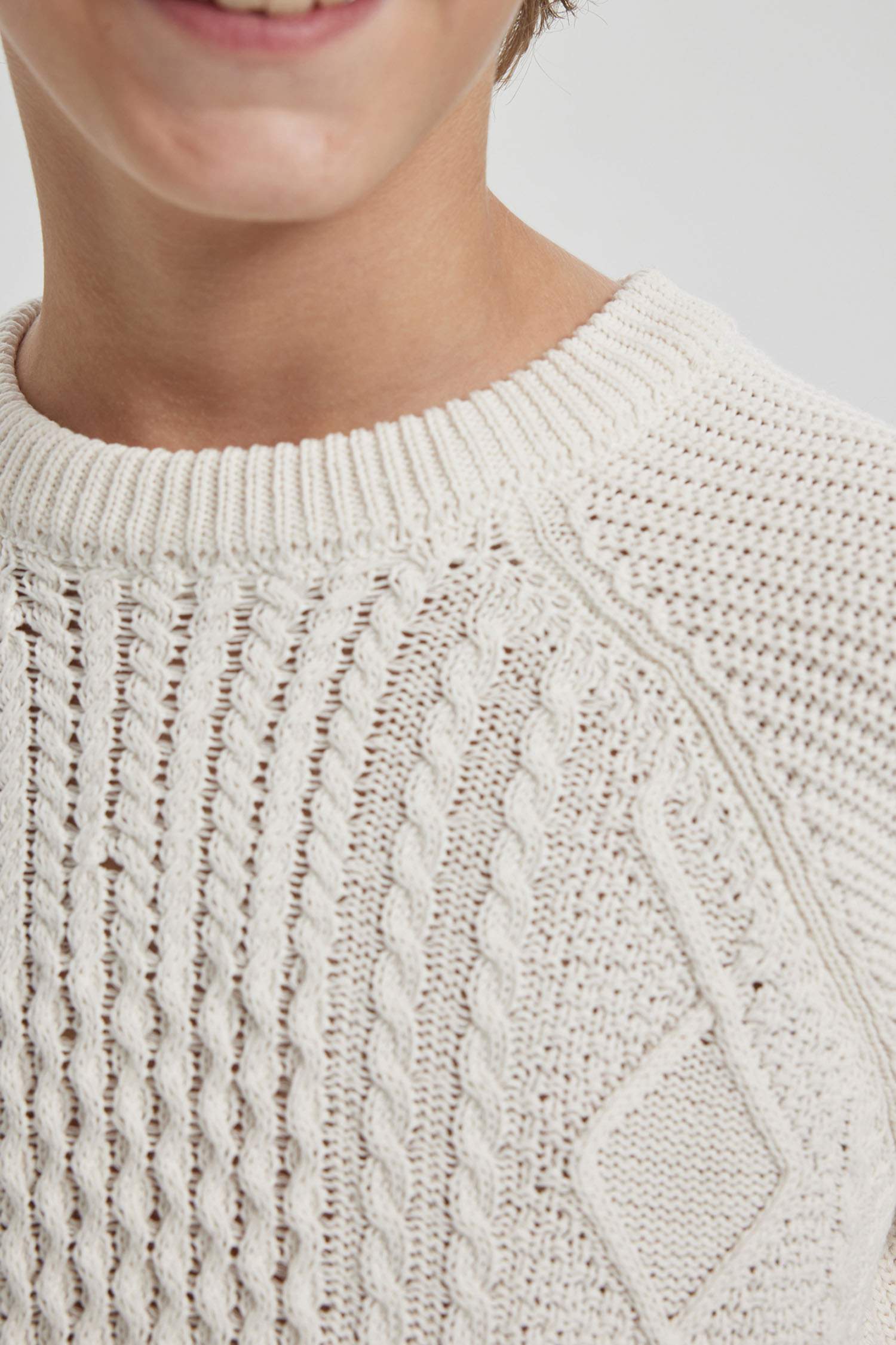 بلوفر تريكو اولادي قصة عادية برقبة مستديرة