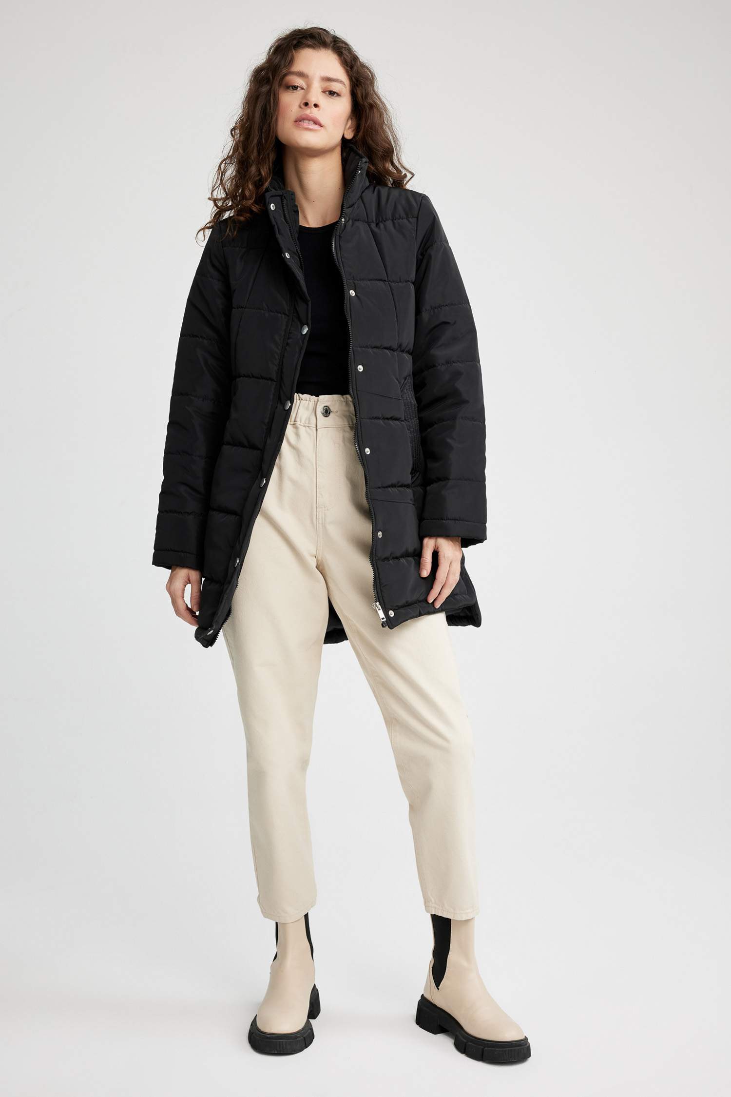 Парка стандартного крою для жінок