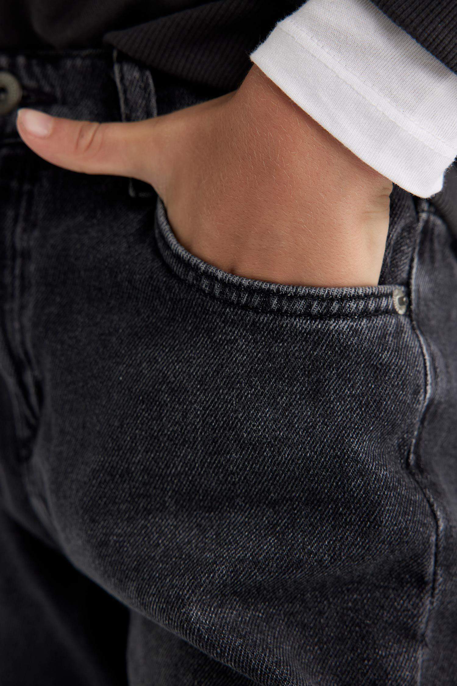 Boy Carrot Fit Jeans