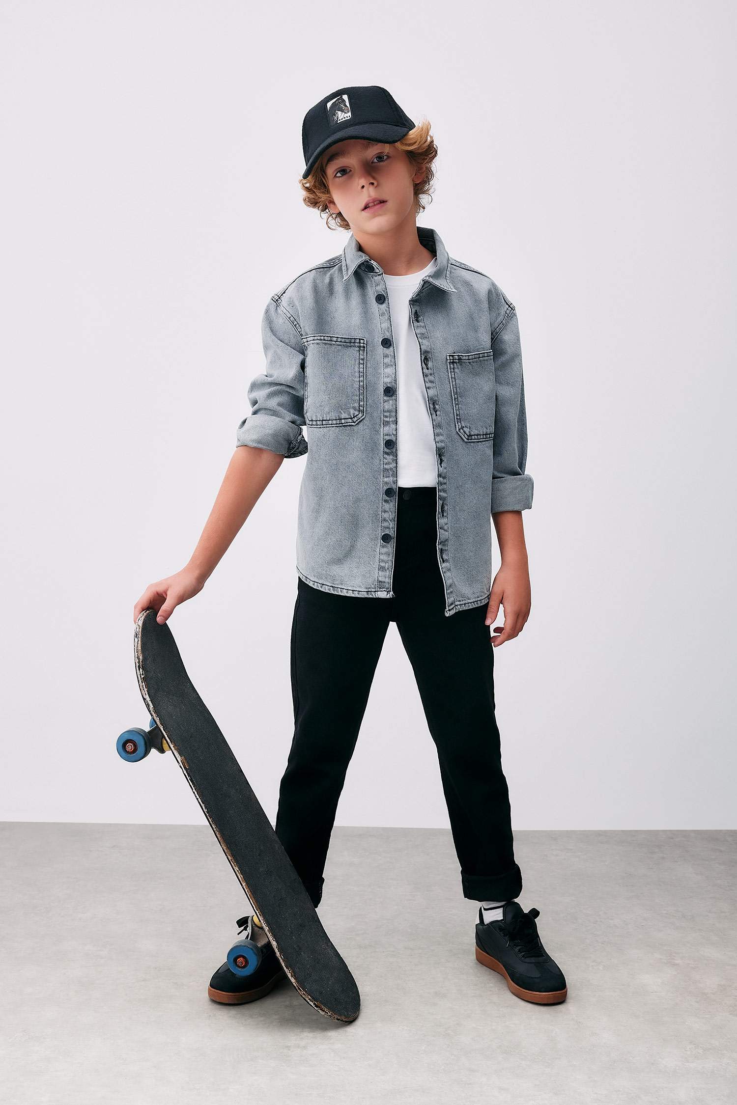 قميص جينز اوفر سايز ولادي كم طويل بياقة بولو