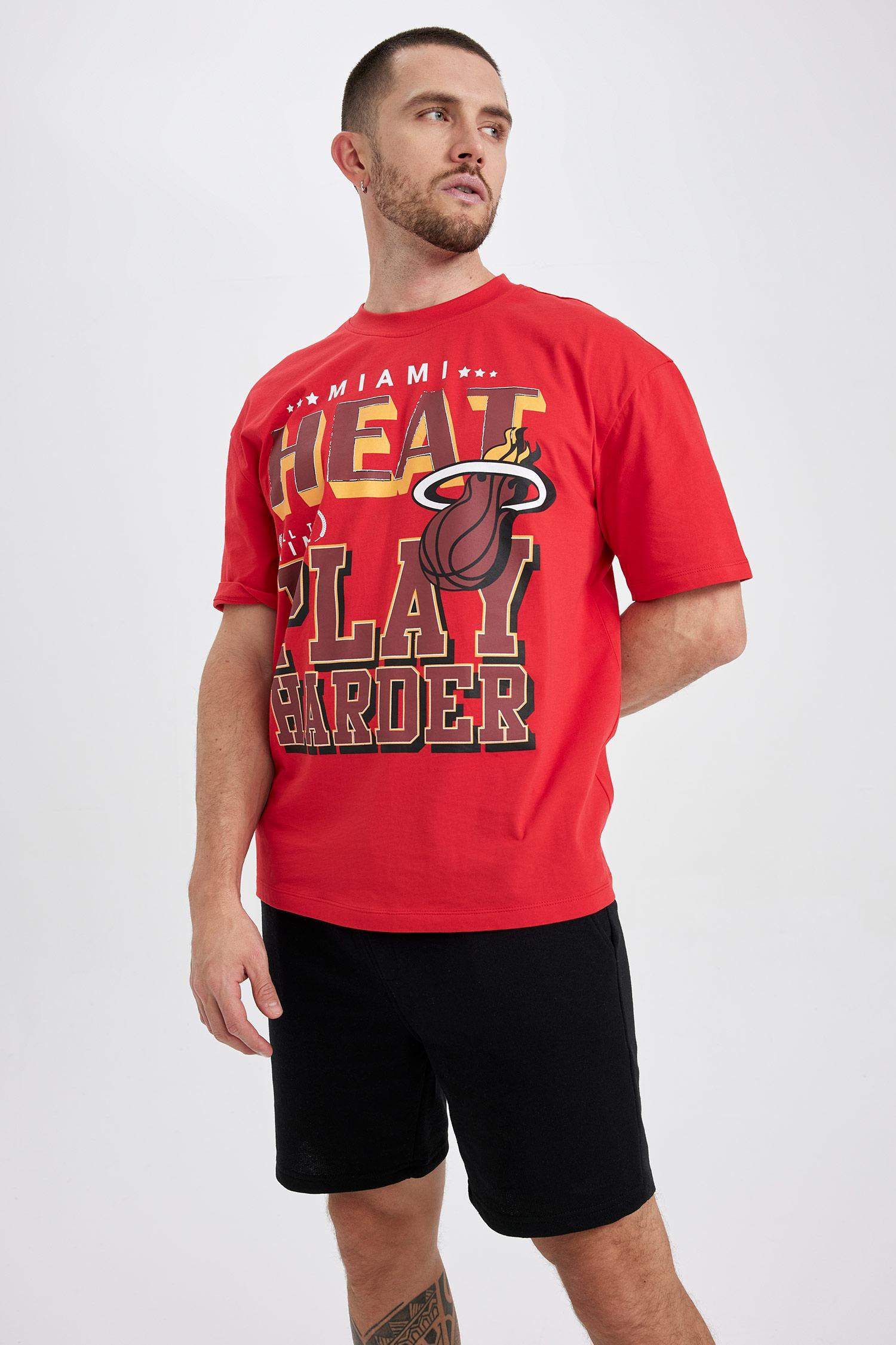 Black MAN Defacto Fit NBA Miami Heat Licensed Oversize Fit Crew