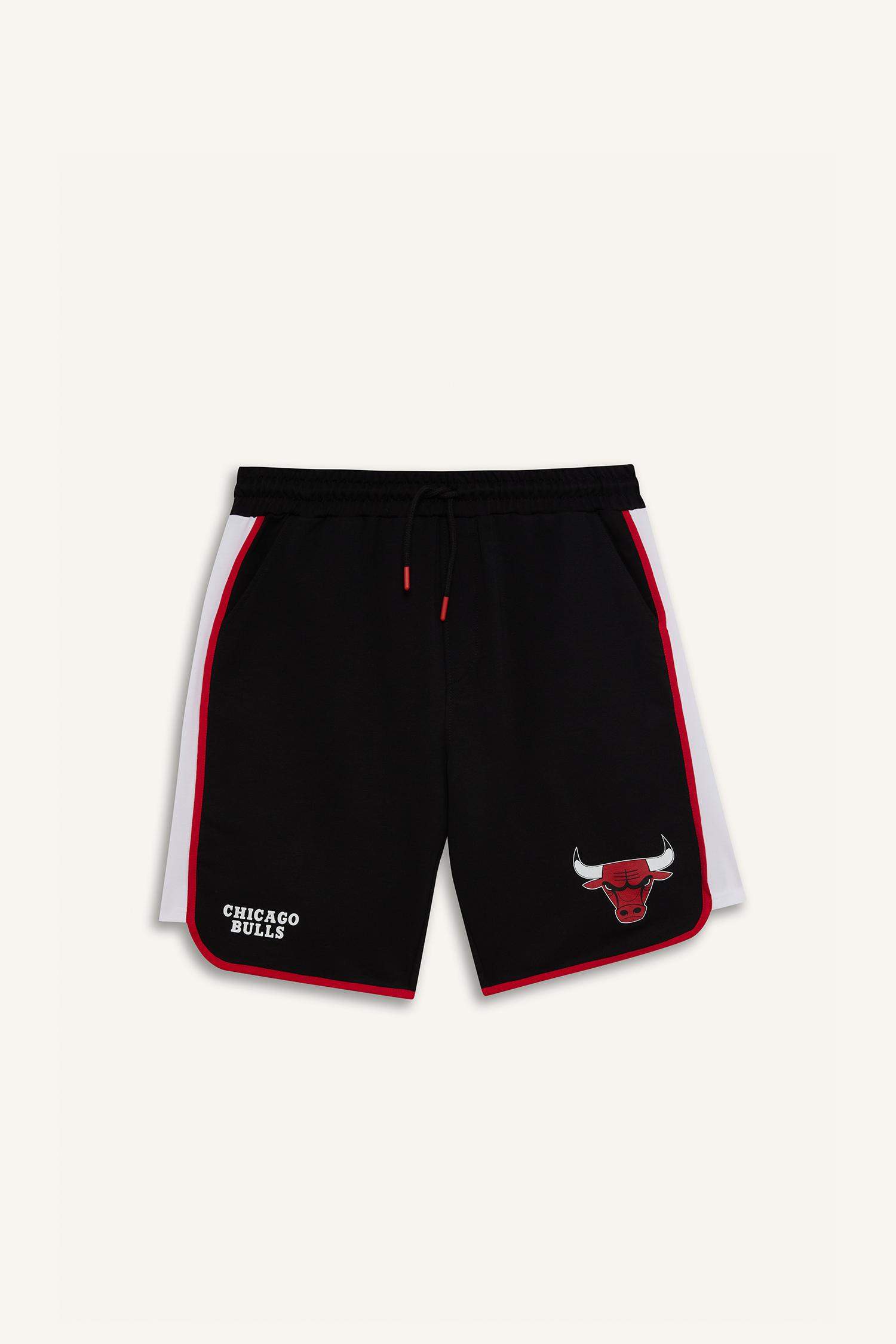 DeFactoFit NBA Chicago Bulls Standart Fit Cepli Bermuda Şort