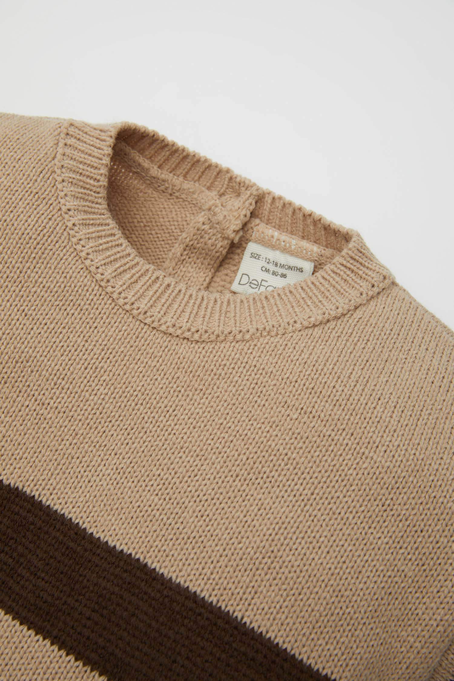 طقم ولادي مخطط بلوفر وسروال سادة - قطعتين