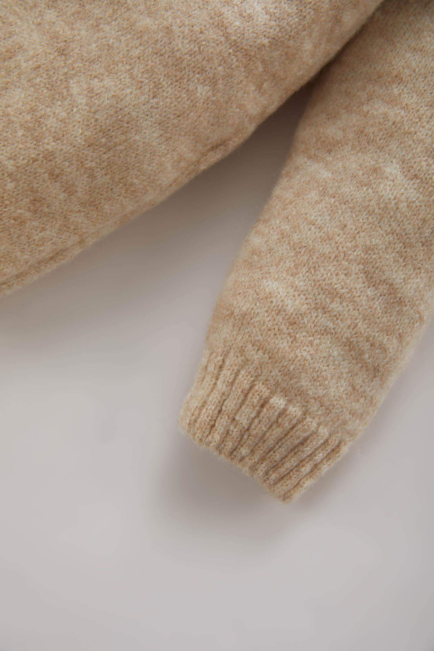 بلوز صوف ولادي بنمط عرقي قصة عادية