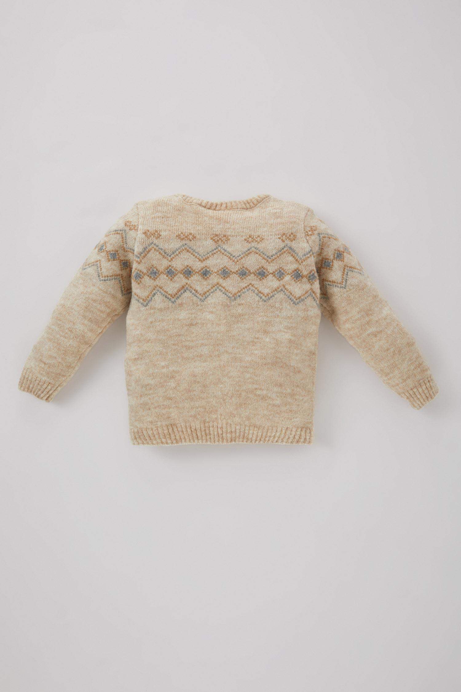 بلوز صوف ولادي بنمط عرقي قصة عادية