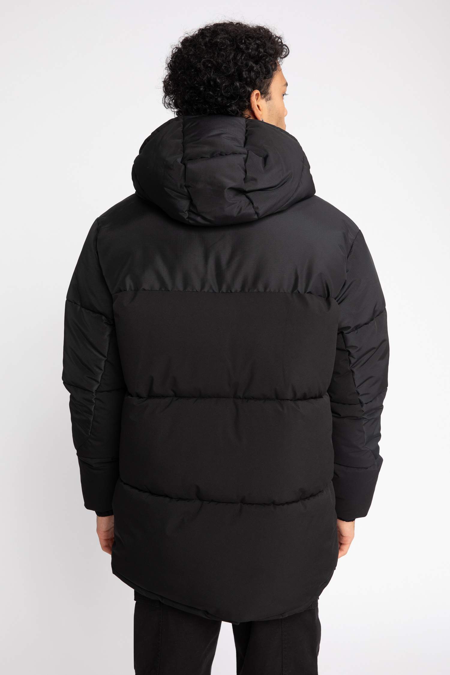 قمصلة نفخ قصة عادية بغطاء للرأس