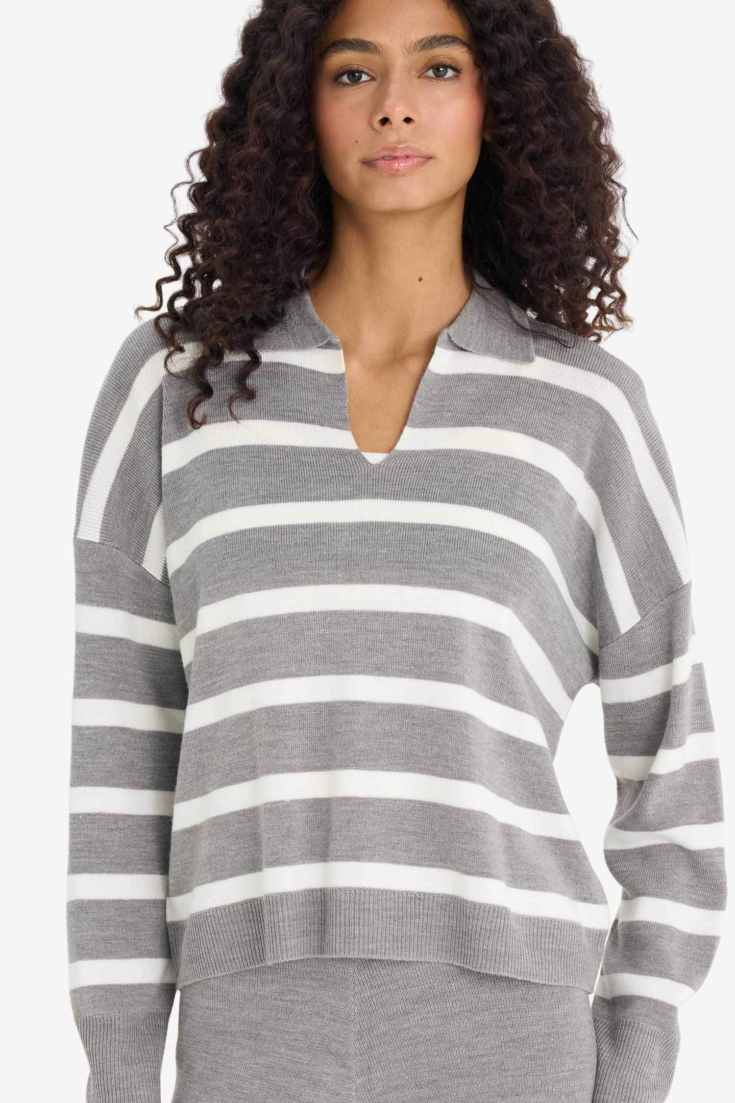 Свитер с поло воротником свободного кроя