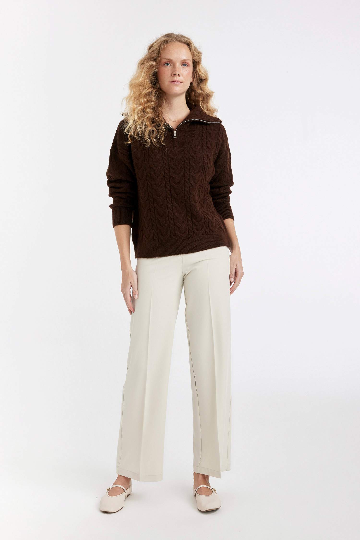 Свитер оверсайз с воротником