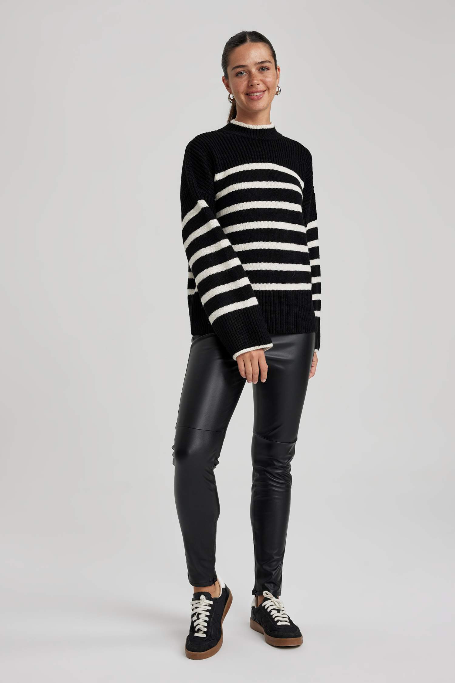 Relax Fit Çizgili Bisiklet Yaka Kazak