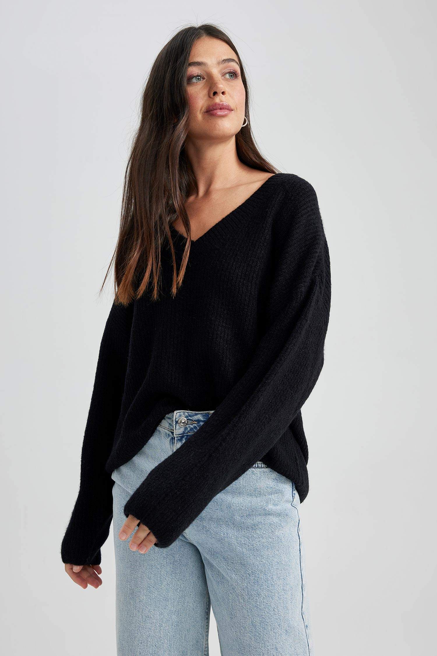 Black WOMAN Oversize Fit V-Neck Pullover 2799392 | DeFacto