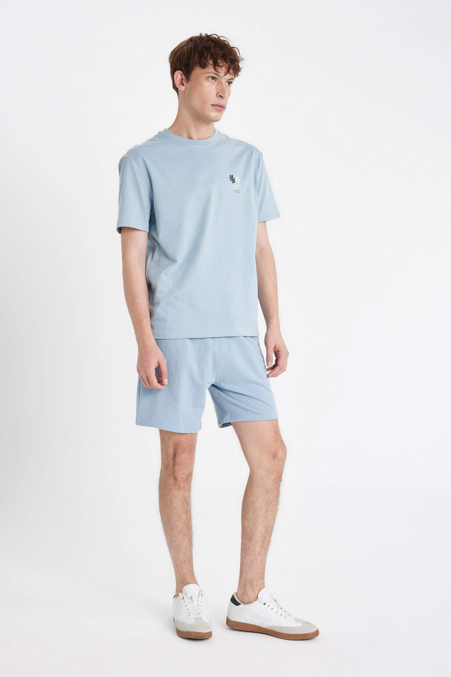 Slim Fit Dar Kesim Dar Paça Şort