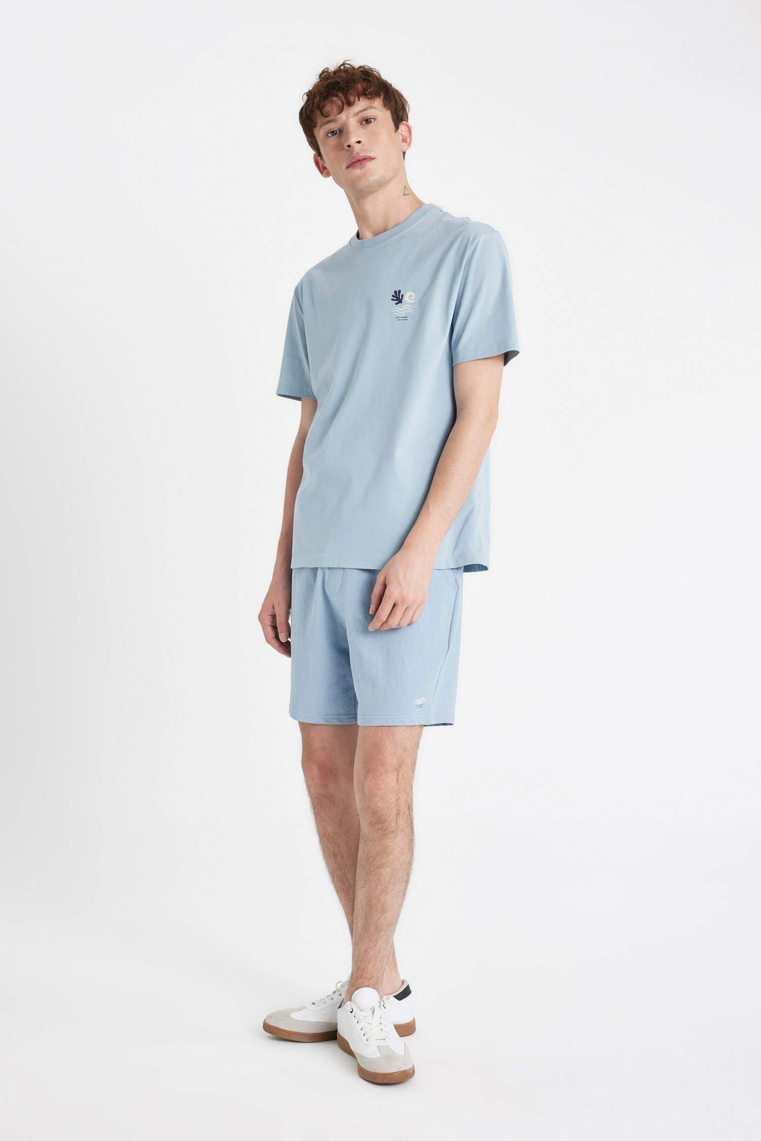 Slim Fit Dar Kesim Dar Paça Şort