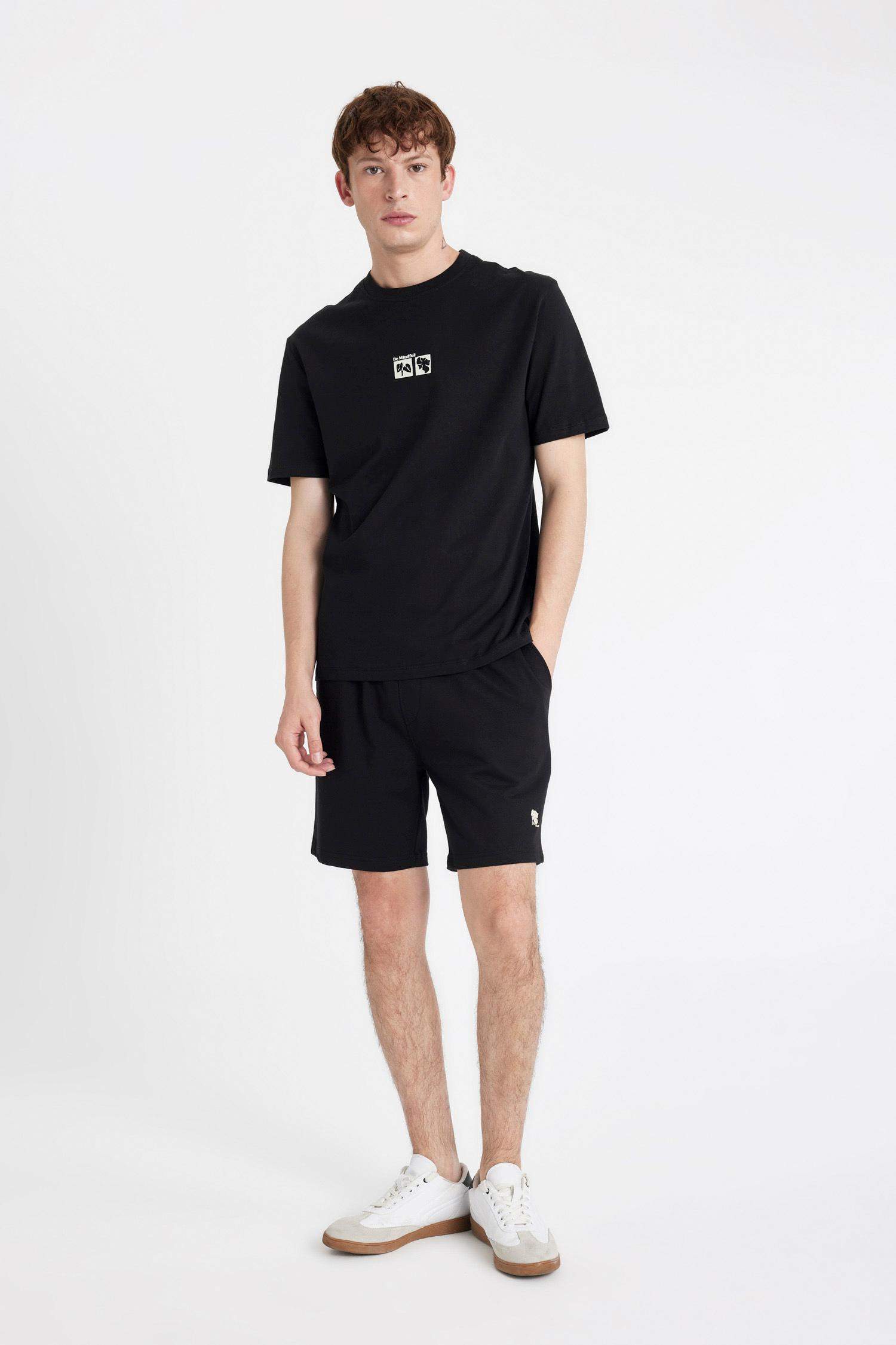 Slim Fit Dar Kesim Dar Paça Şort