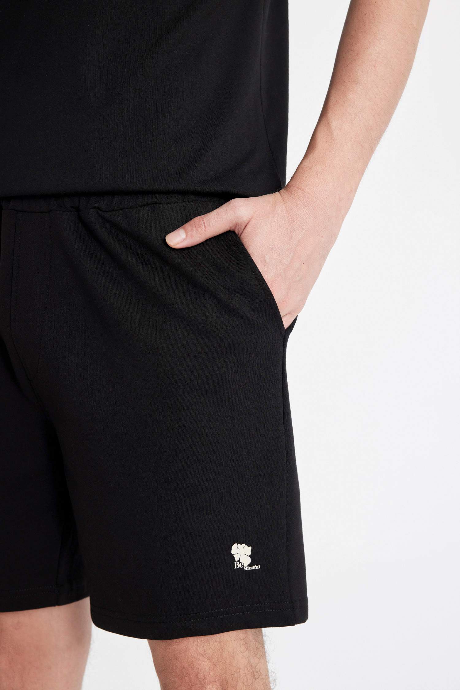 Slim Fit Dar Kesim Dar Paça Şort