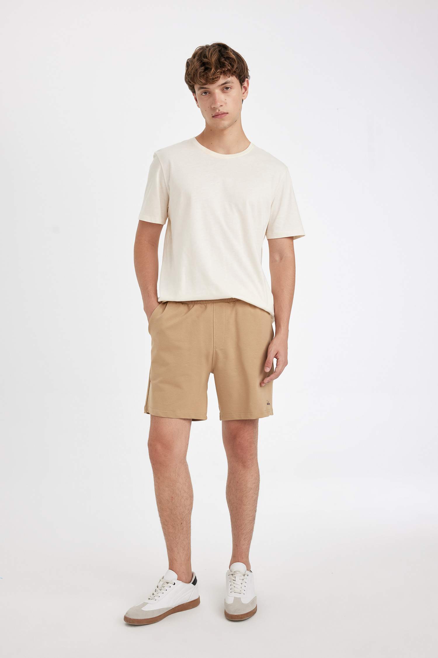 شورت سليم فيت برجل ضيق