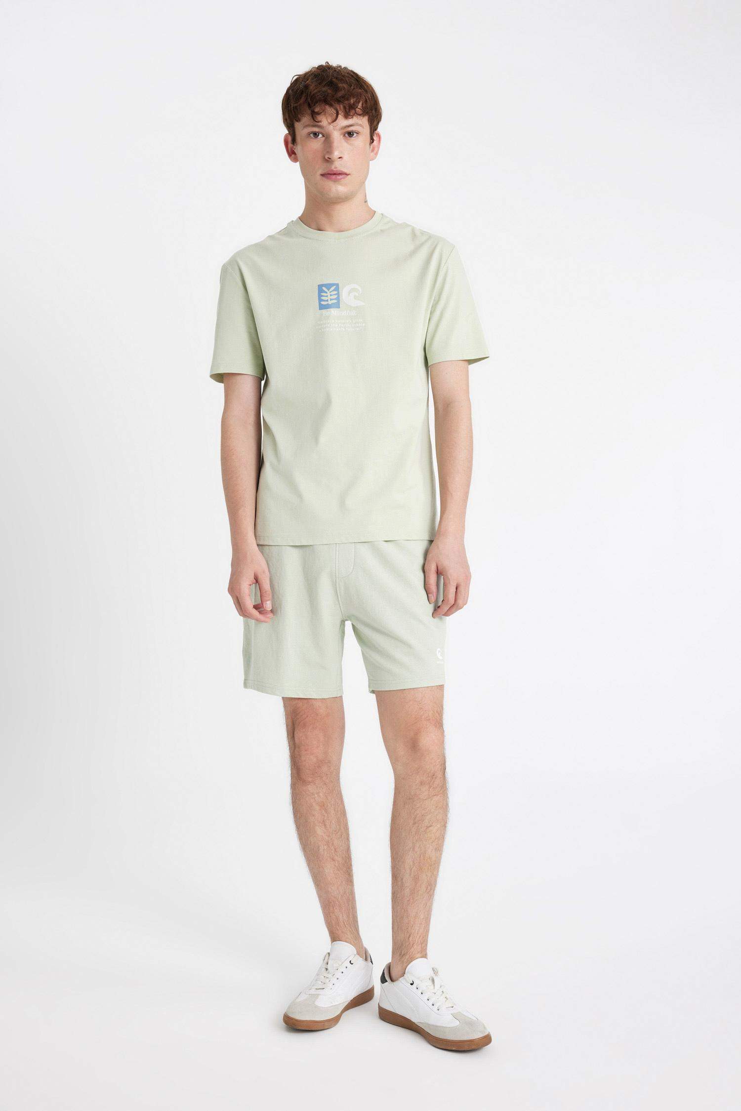 Slim Fit Dar Kesim Dar Paça Şort