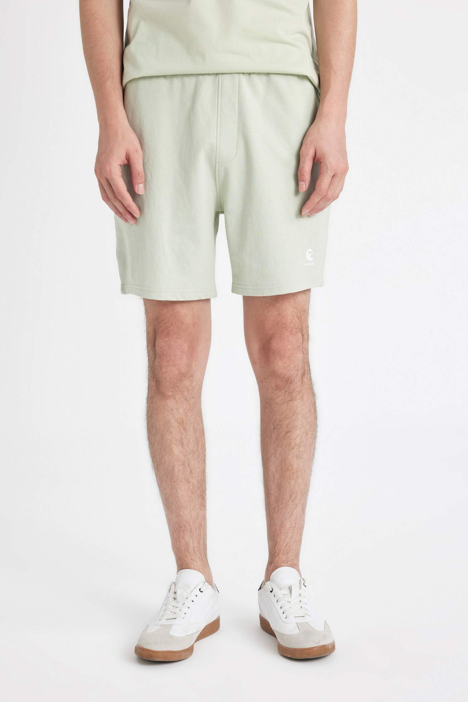 Slim Fit Dar Kesim Dar Paça Şort