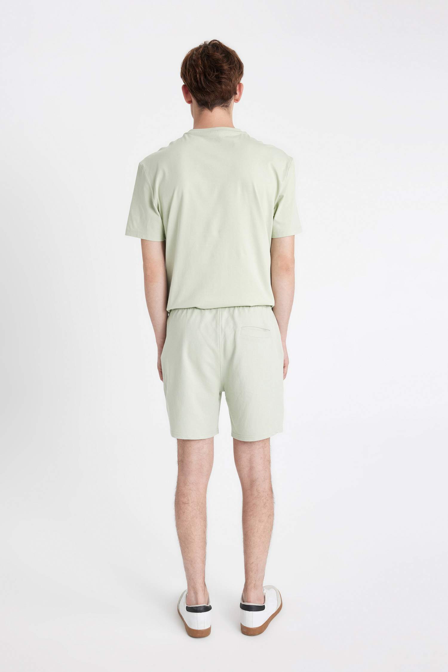 Slim Fit Dar Kesim Dar Paça Şort