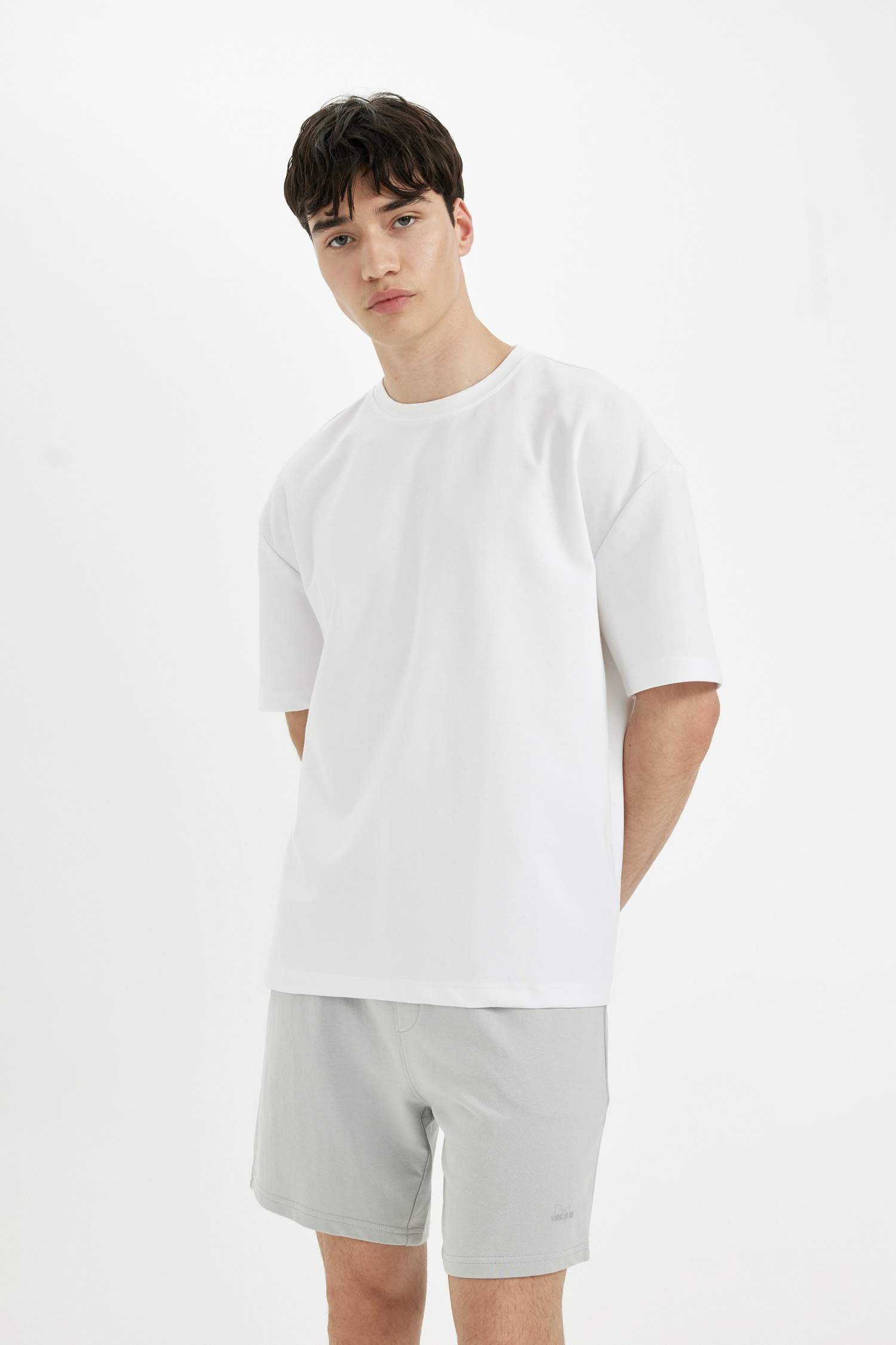 Шорты приталенного кроя