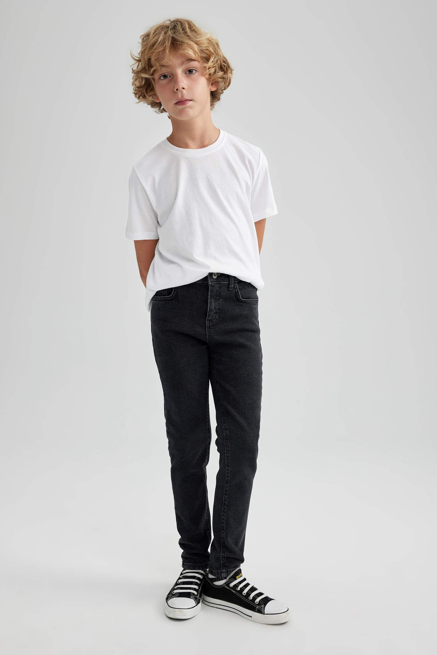 بنطلون جينز اولادي سكيني فيت جينز برجل ضيق