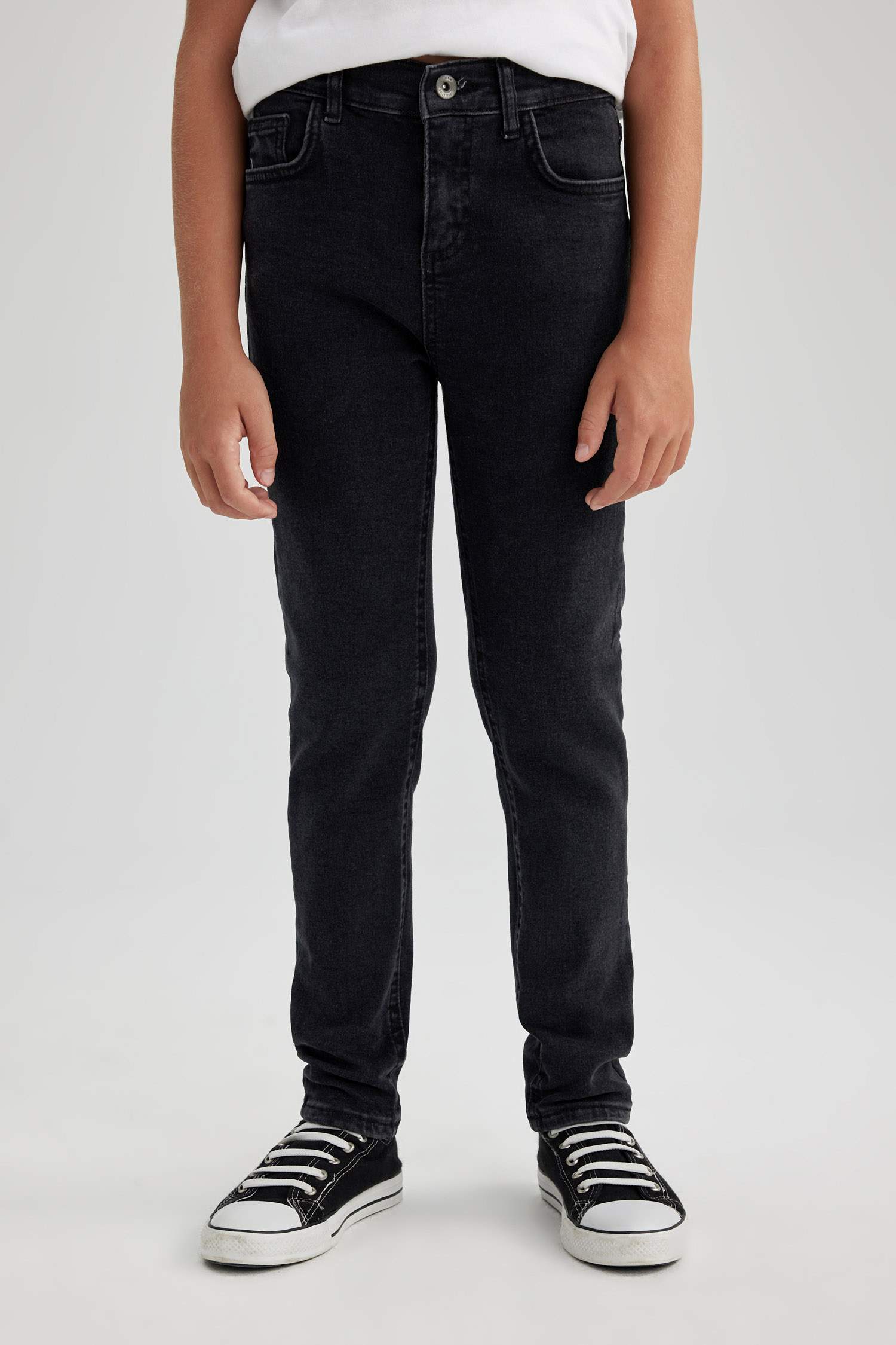 بنطلون جينز اولادي سكيني فيت جينز برجل ضيق