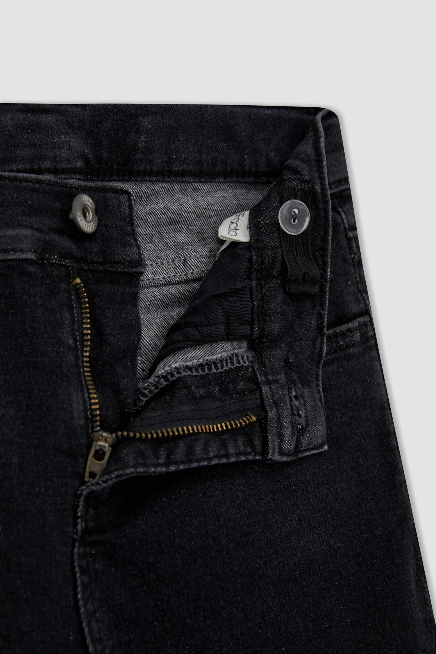 بنطلون جينز اولادي سكيني فيت جينز برجل ضيق