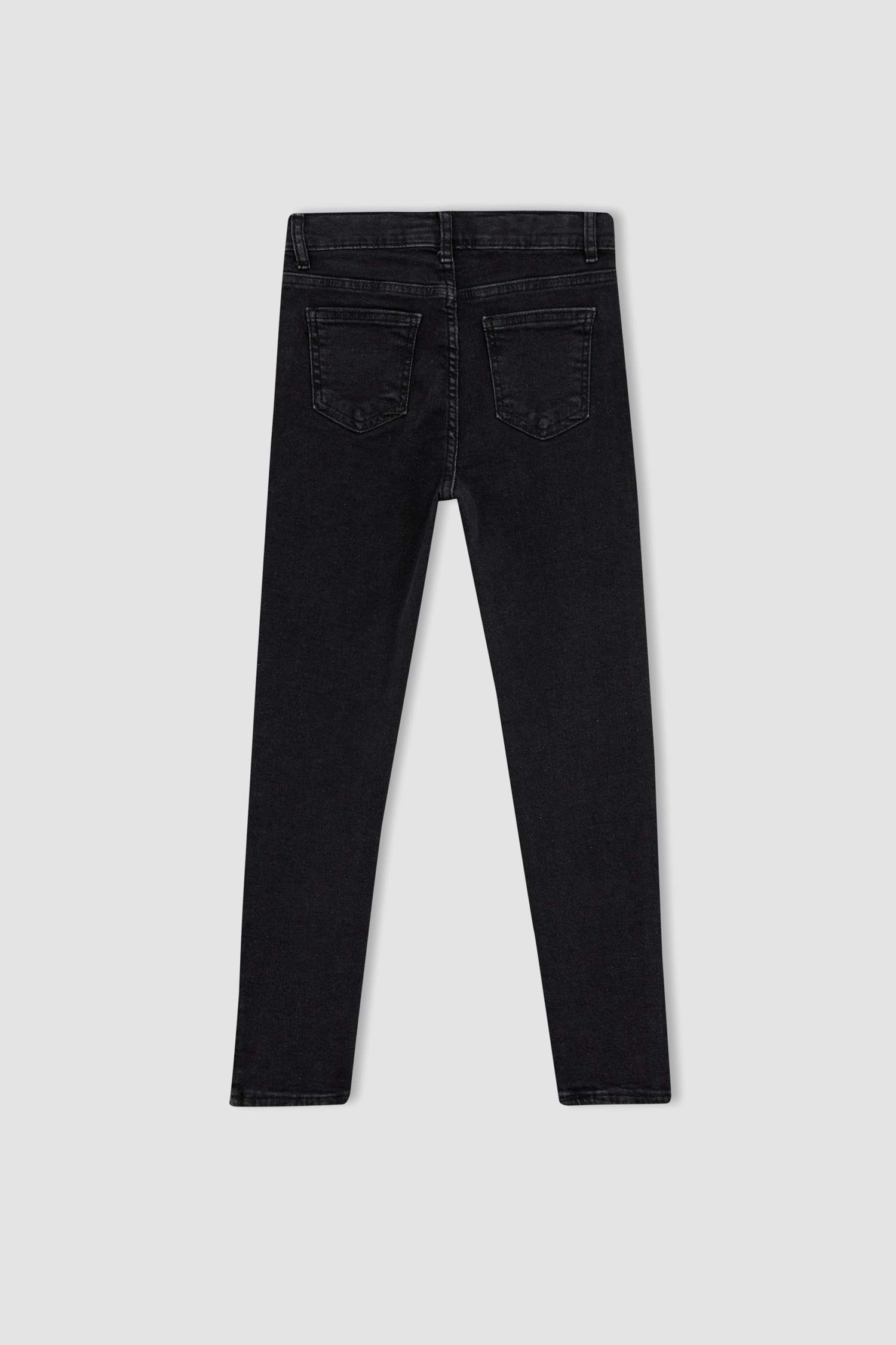 بنطلون جينز اولادي سكيني فيت جينز برجل ضيق