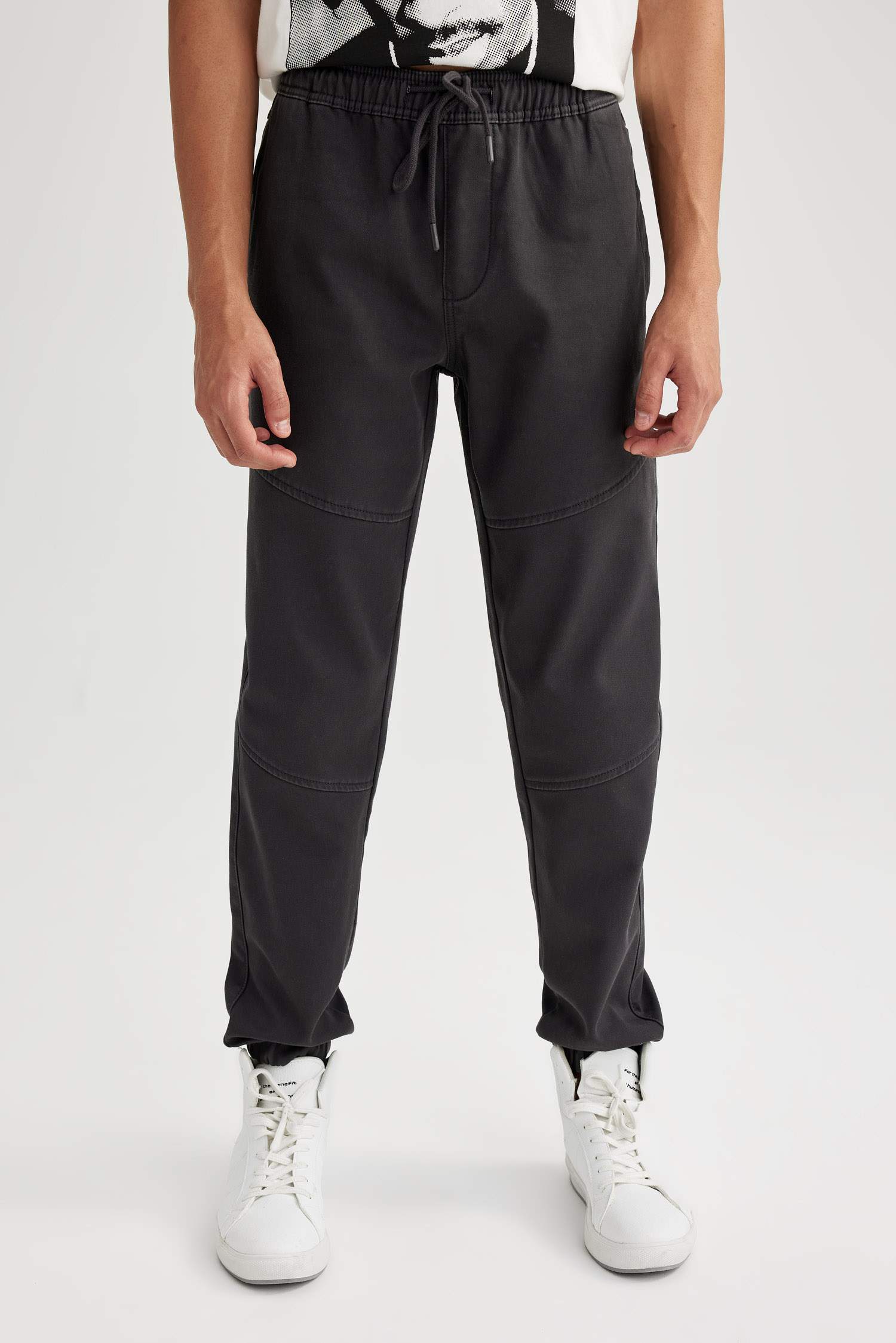 بنطلون جوجر قصة عادية