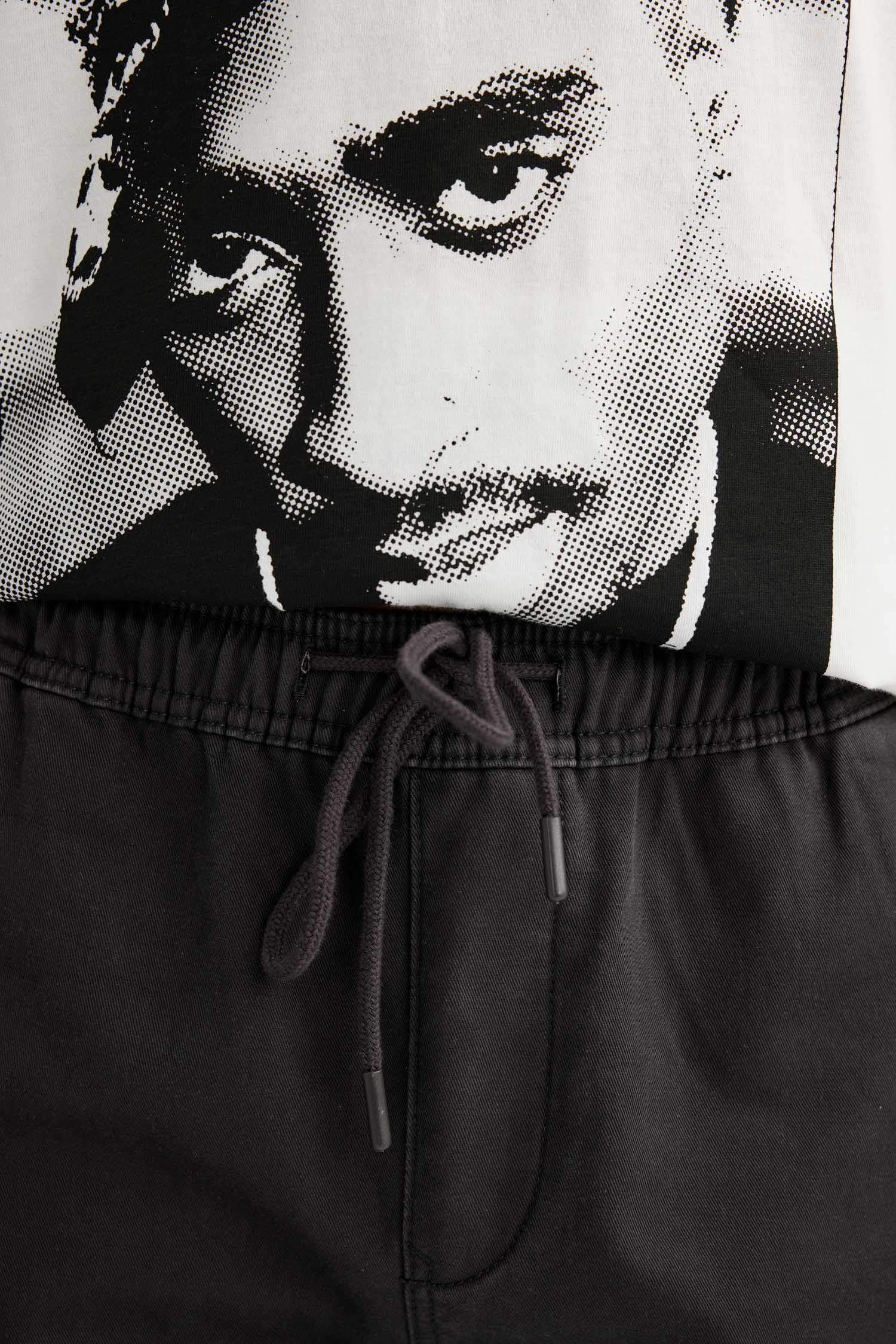 بنطلون جوجر قصة عادية