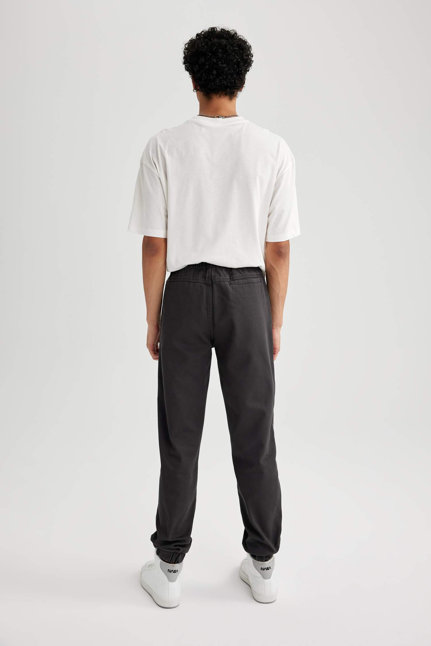 بنطلون جوجر قصة عادية